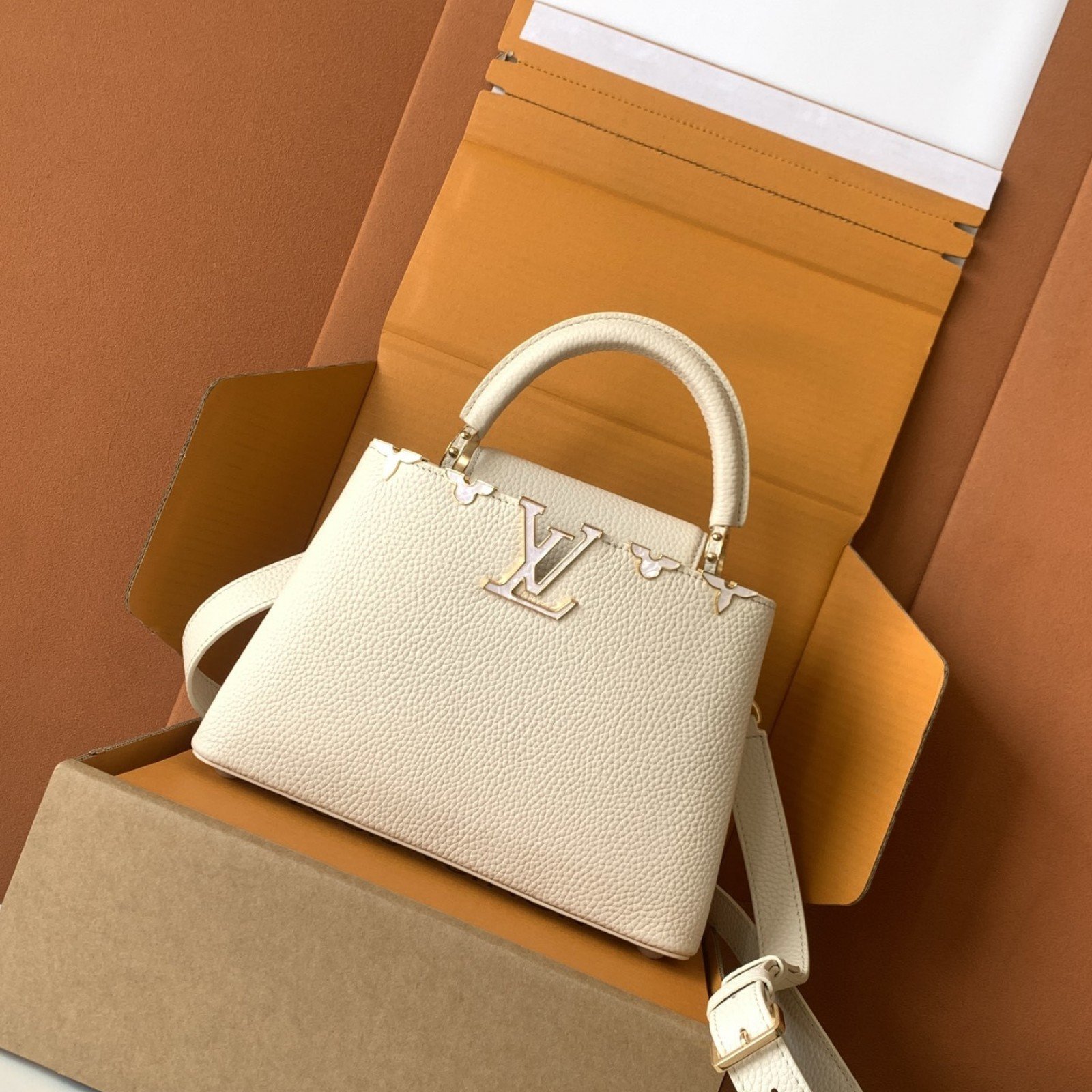 LV bag 180131 $398.75 USD