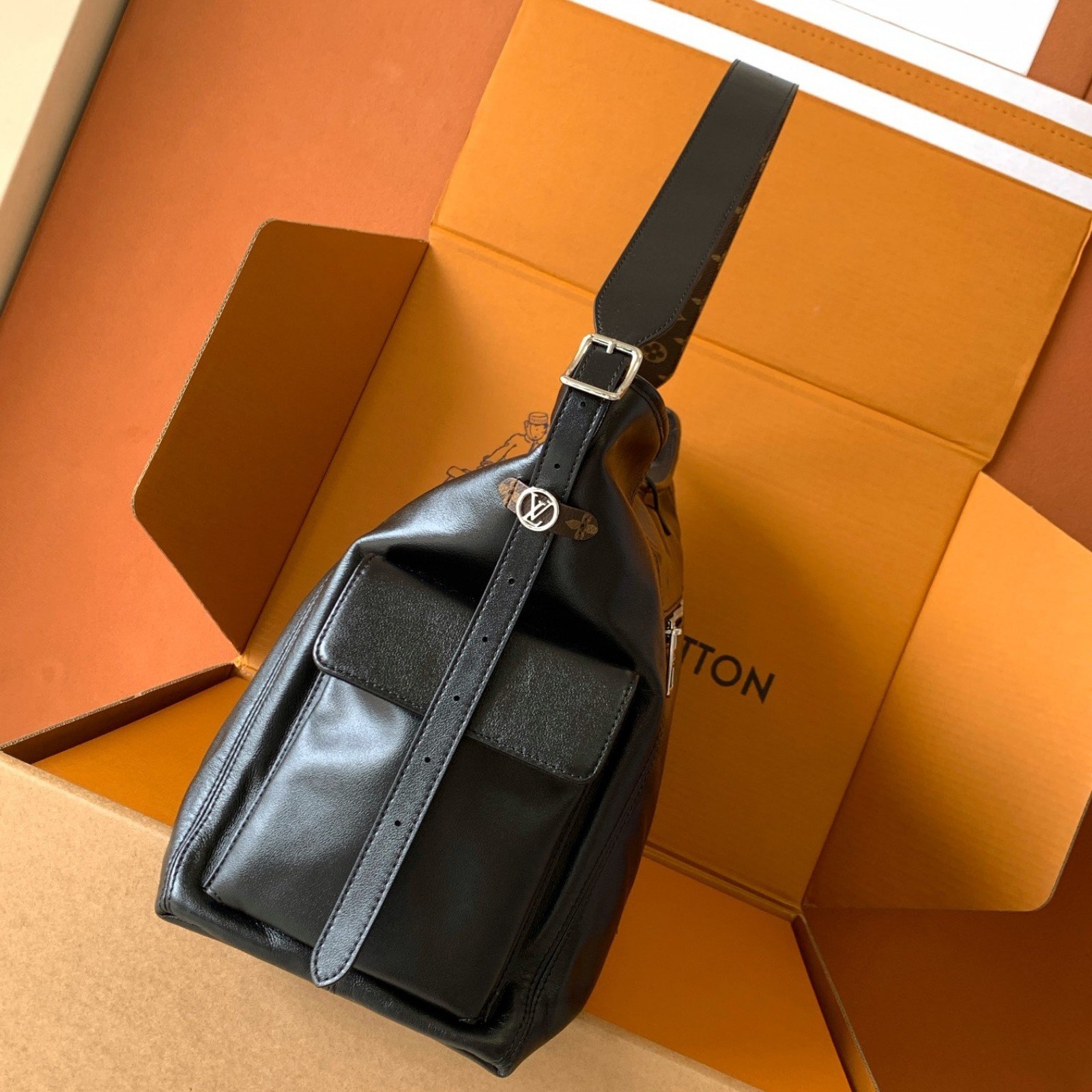 LV bag 180142 $470.25 USD