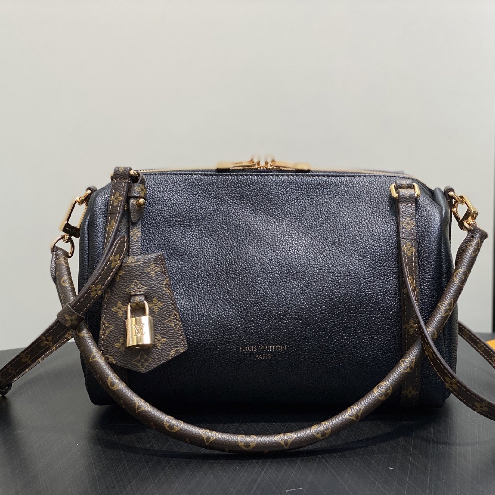 LV bag 180179 $228.25 USD