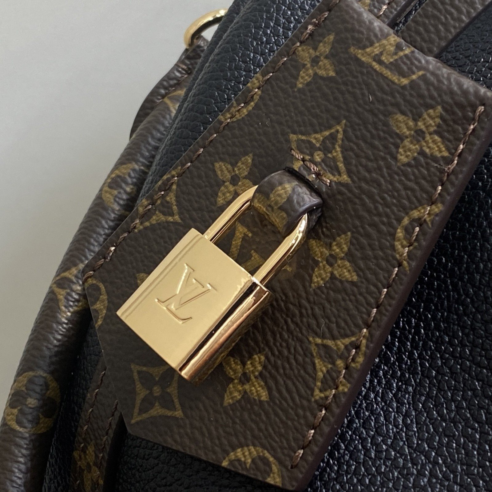 LV bag 180179 $228.25 USD