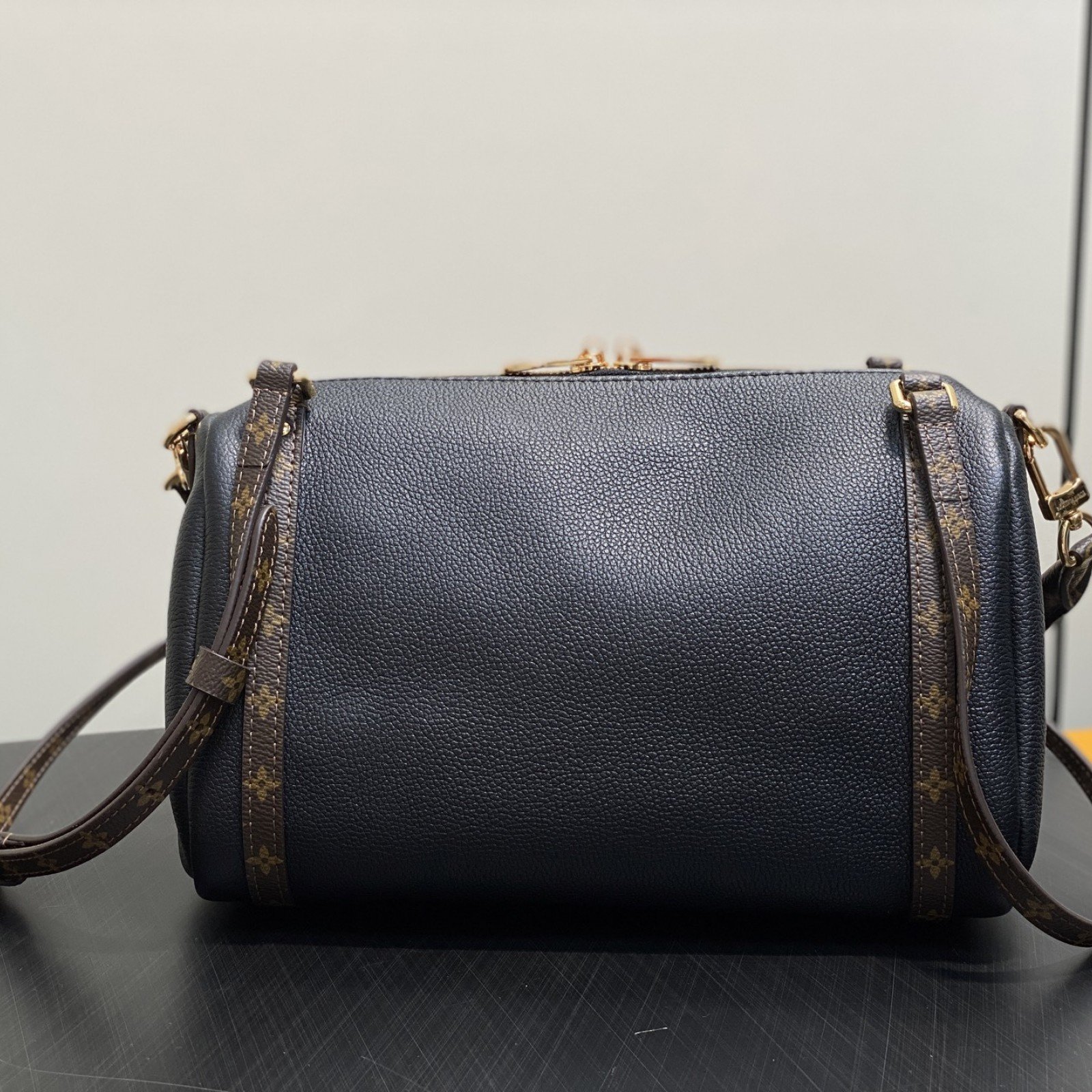 LV bag 180179 $228.25 USD