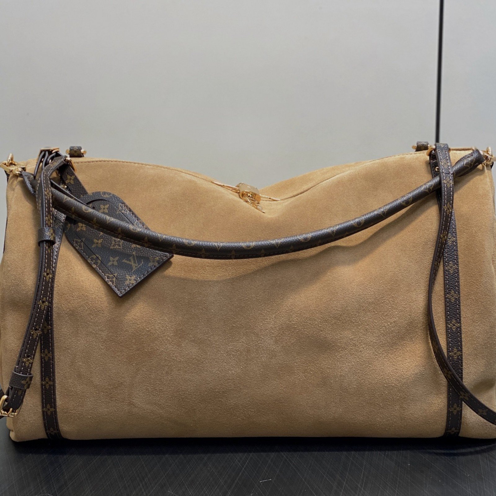 LV bag 180182 $288.75 USD