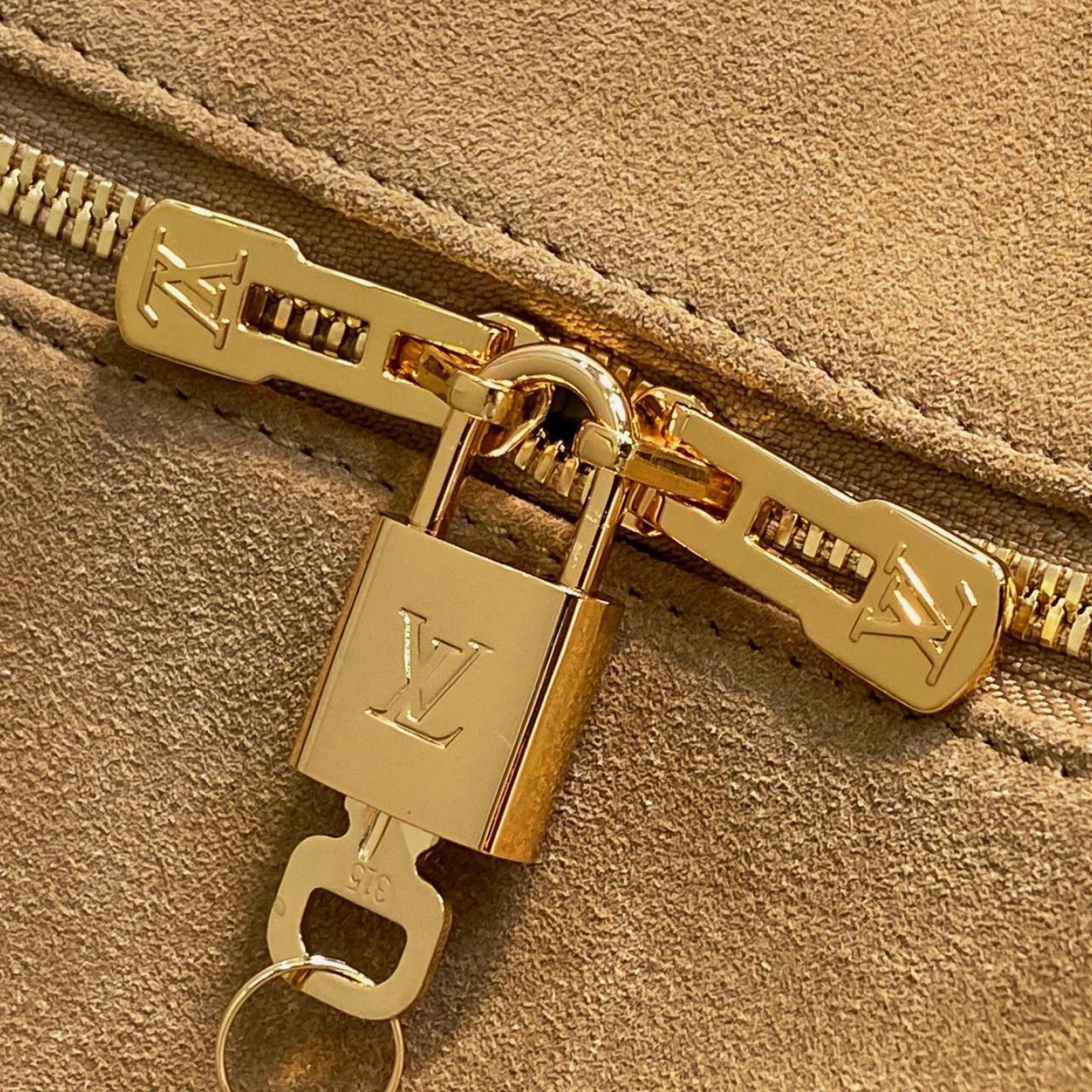 LV bag 180182 $288.75 USD
