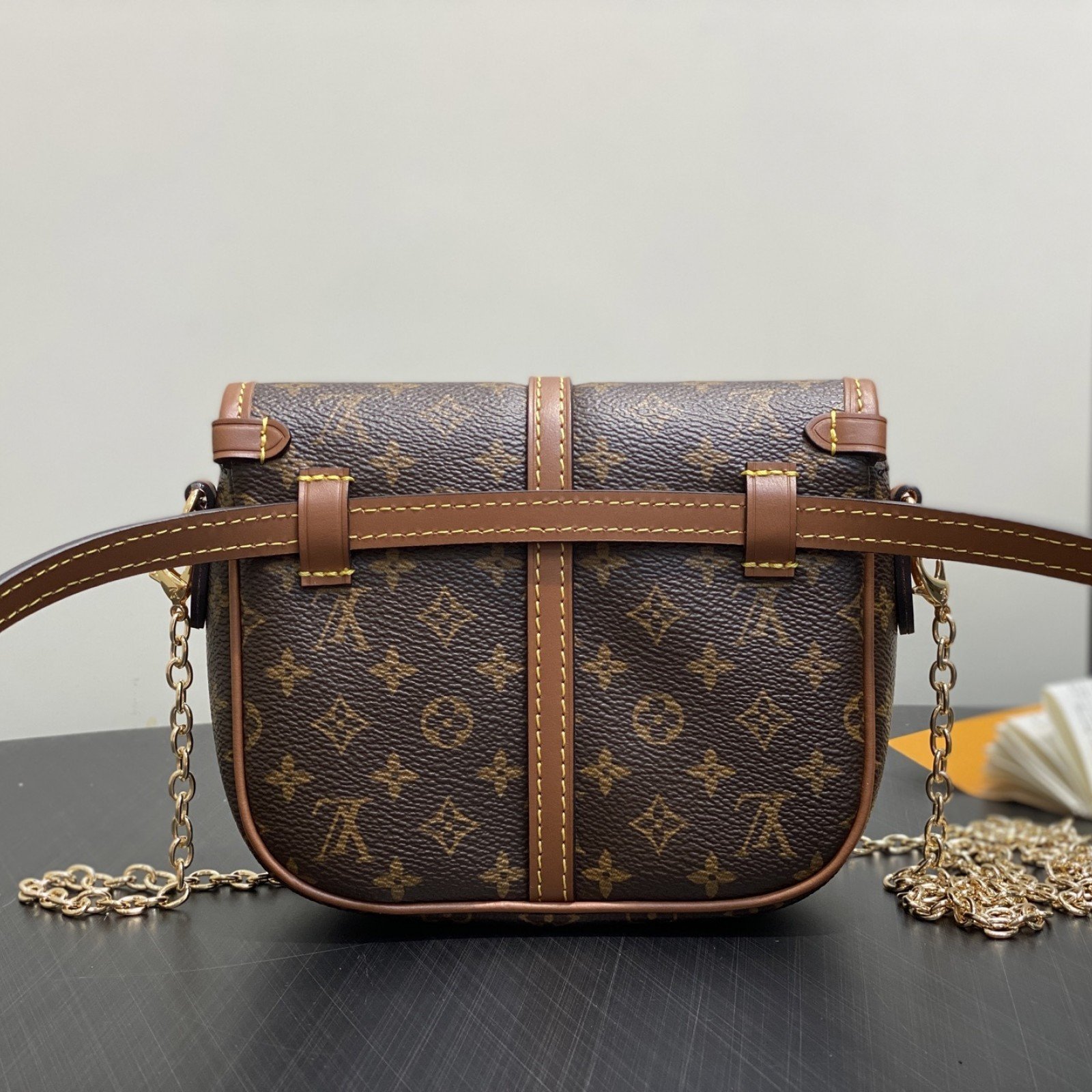 LV bag 180186 $159.5 USD