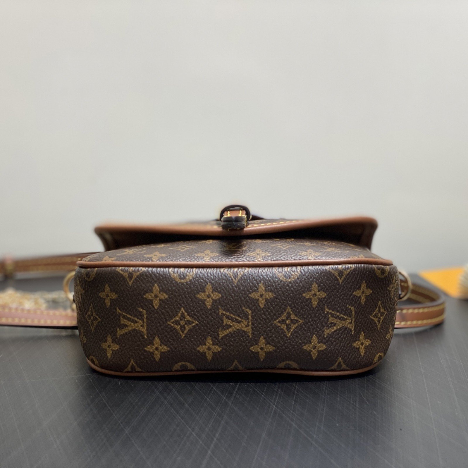 LV bag 180186 $159.5 USD