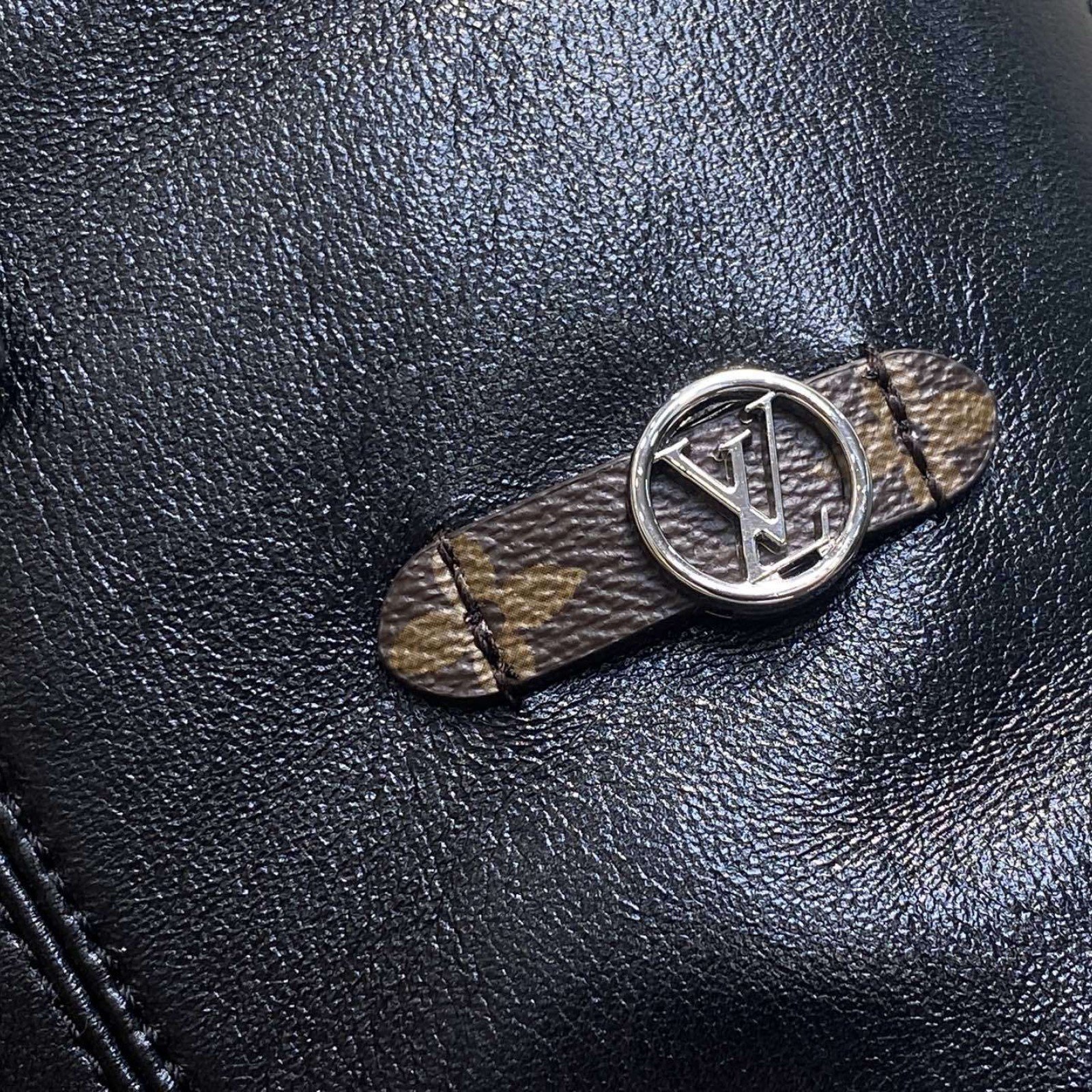 LV bag 180187 $242 USD