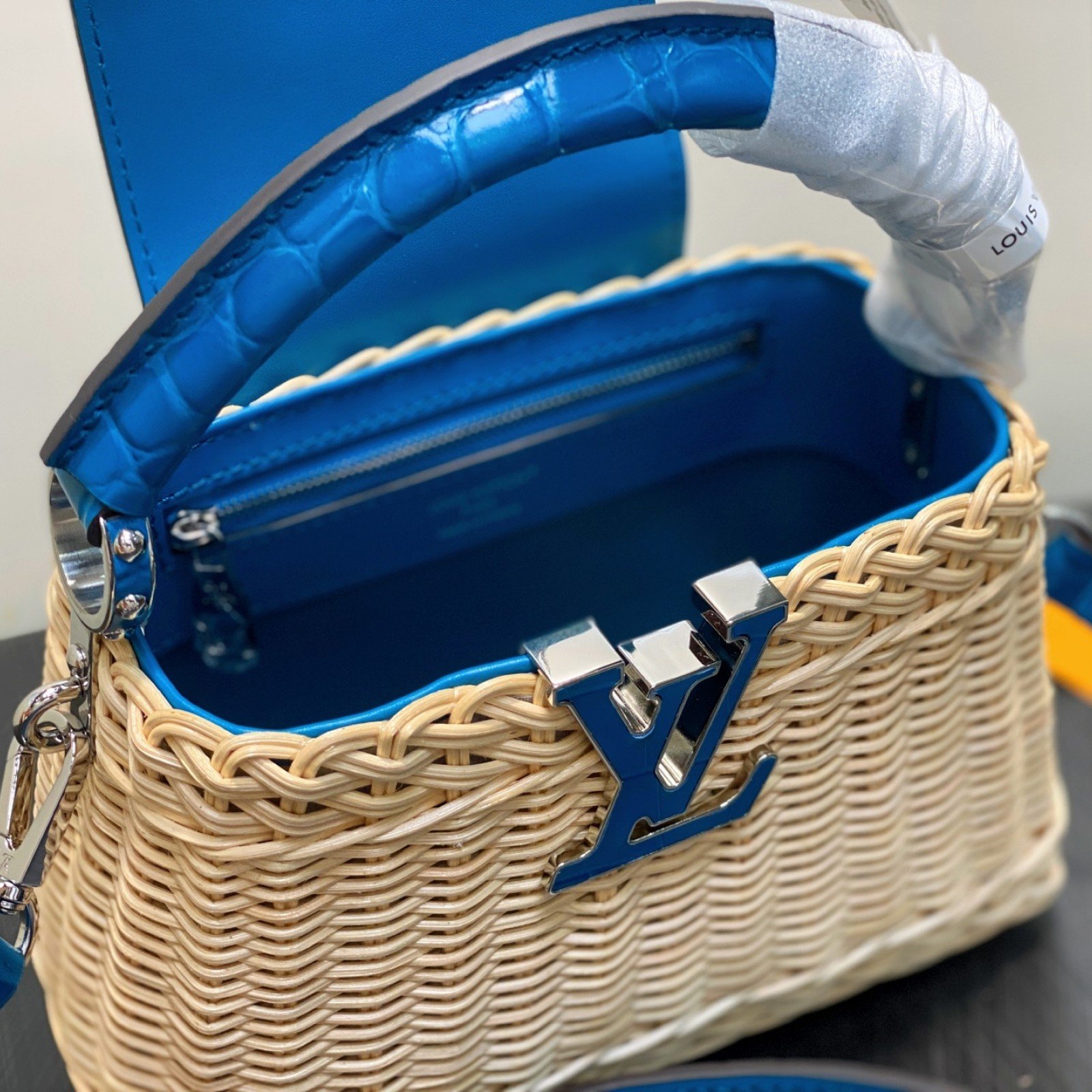 LV bag 180189 $332.75 USD