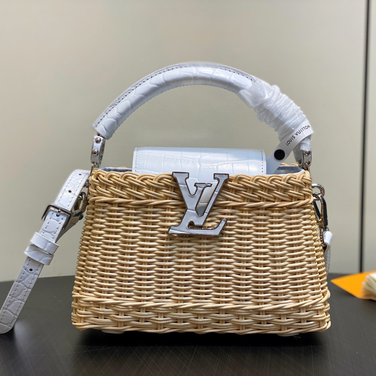 LV bag 180190 $332.75 USD