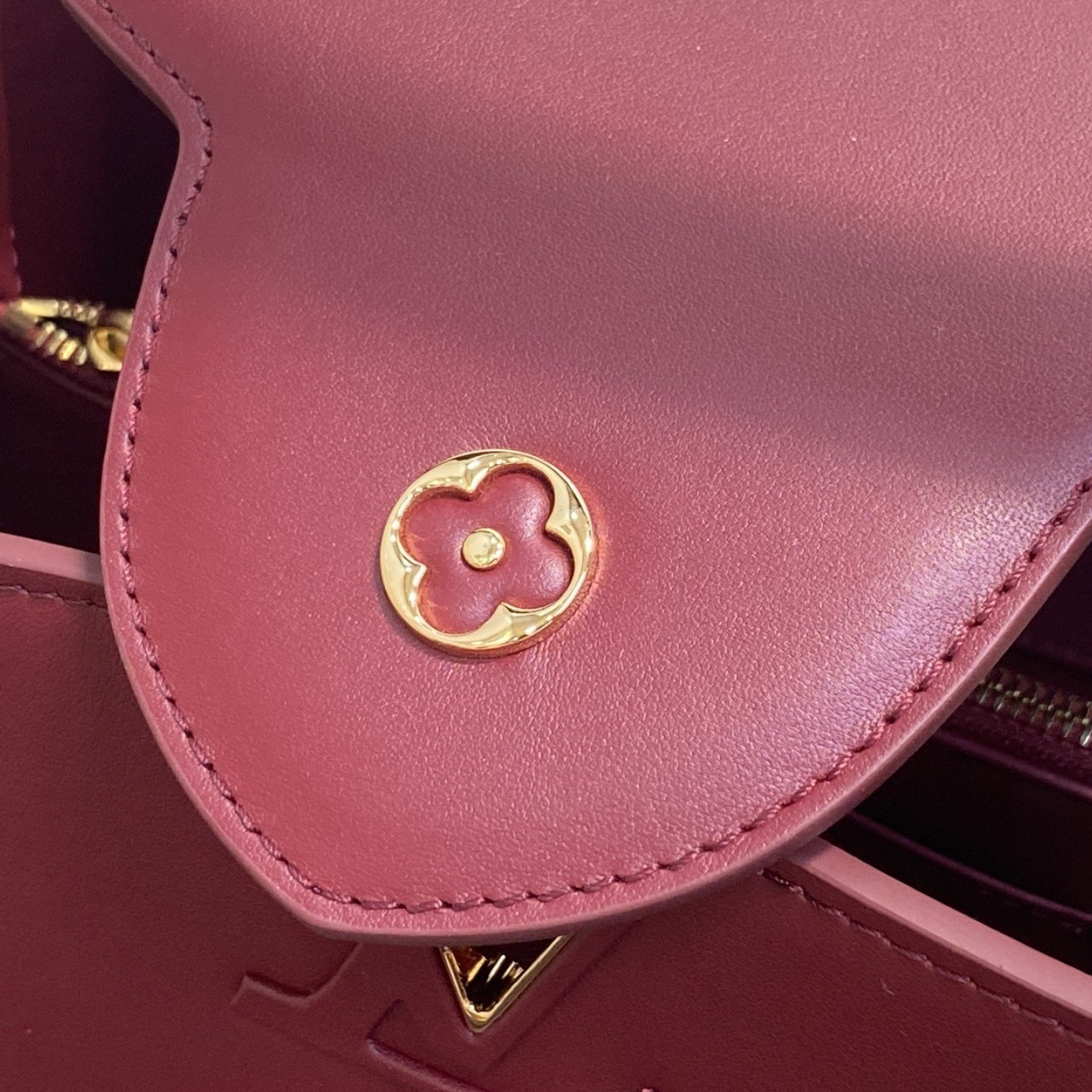 LV bag 180191 $379.5 USD