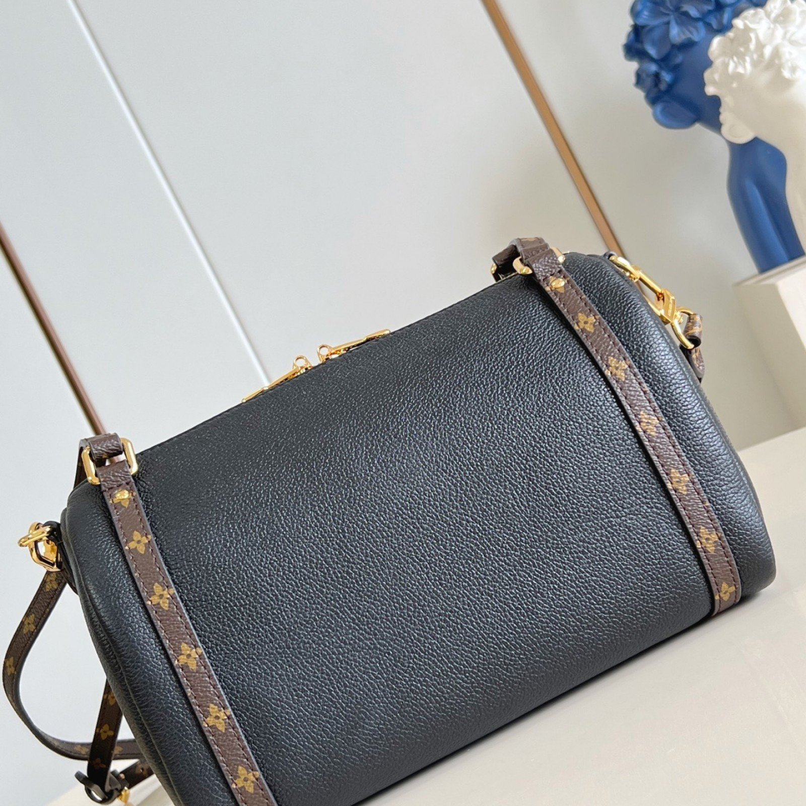 LV bag 180202 $228.25 USD