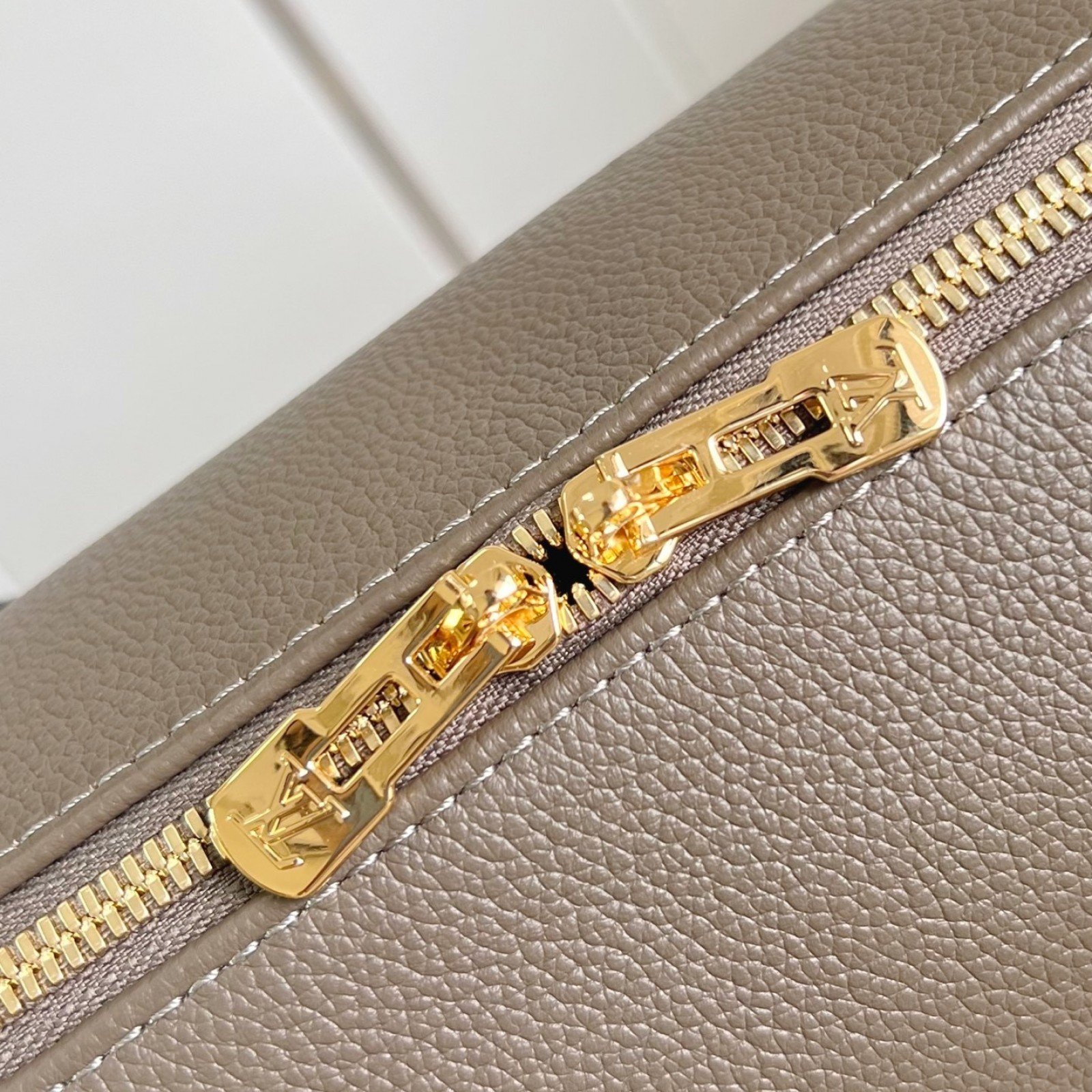 LV bag 180203 $228.25 USD