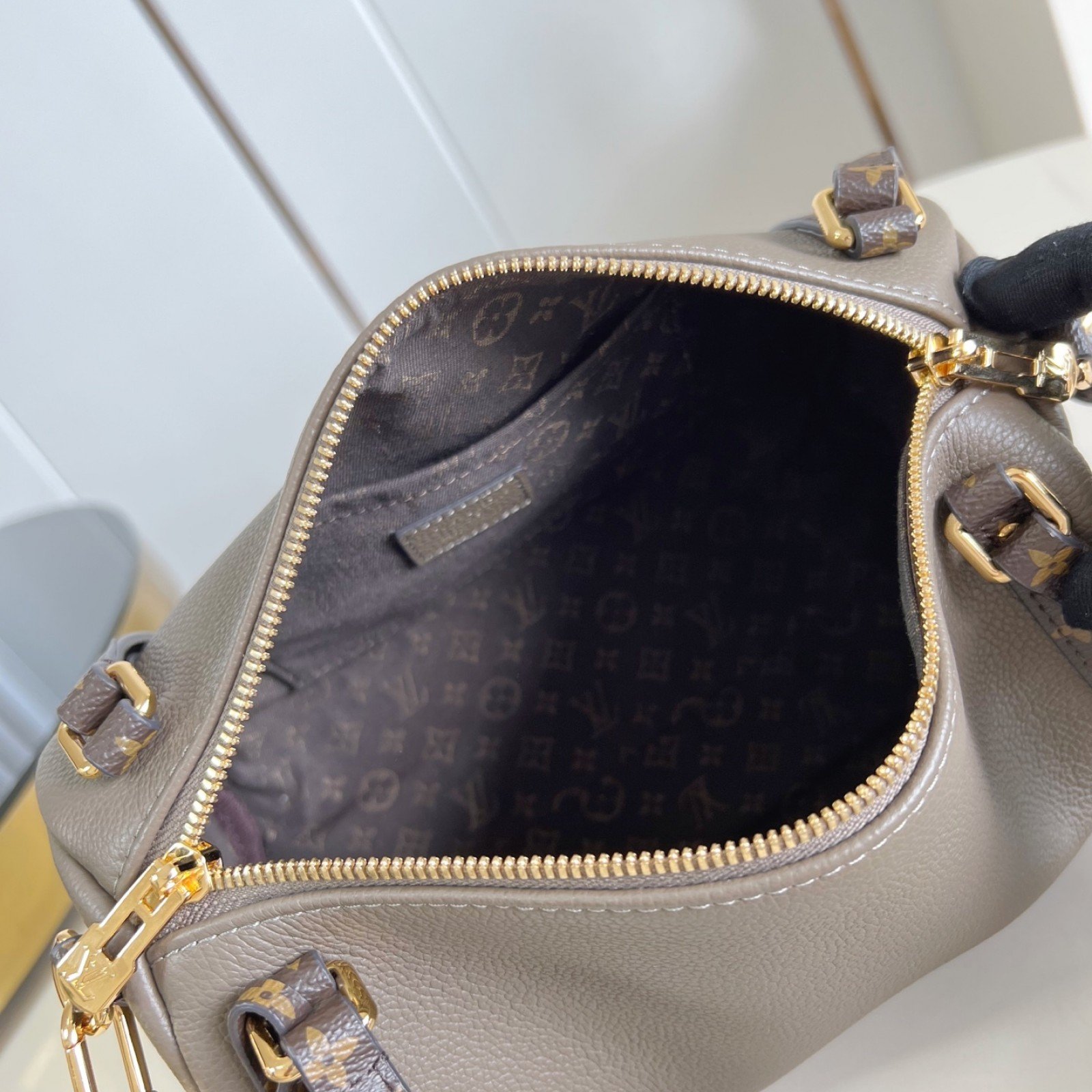 LV bag 180203 $228.25 USD