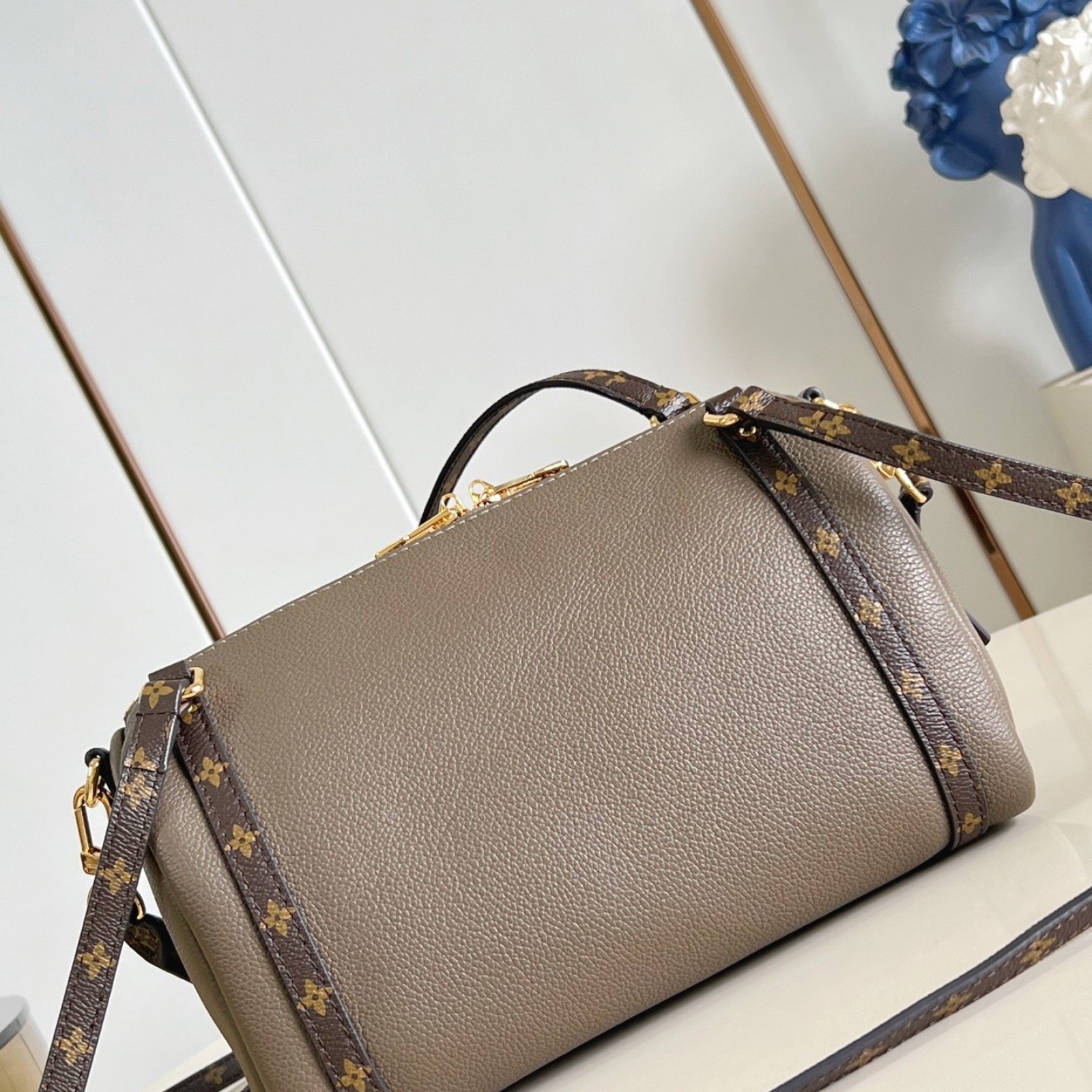 LV bag 180203 $228.25 USD