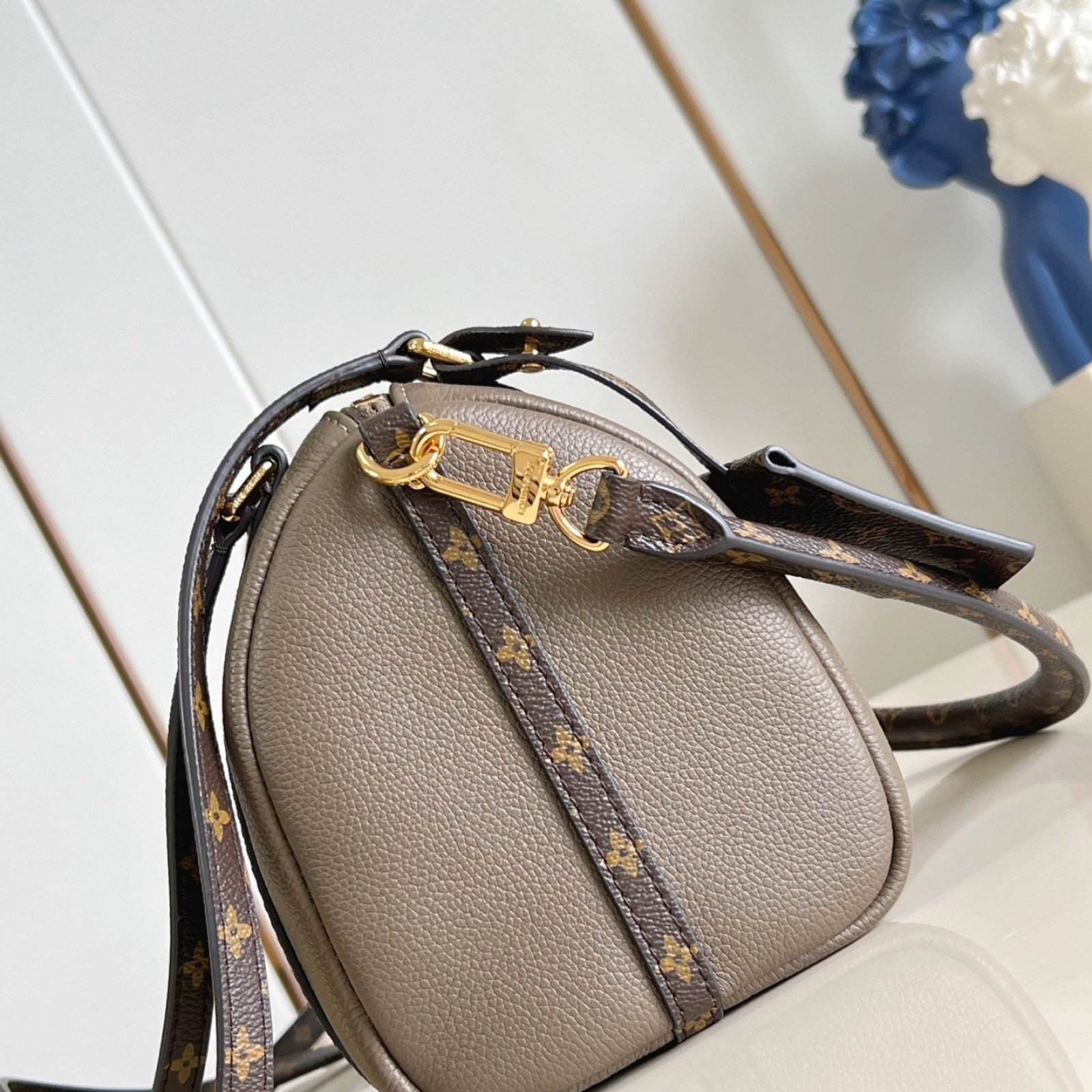 LV bag 180203 $228.25 USD