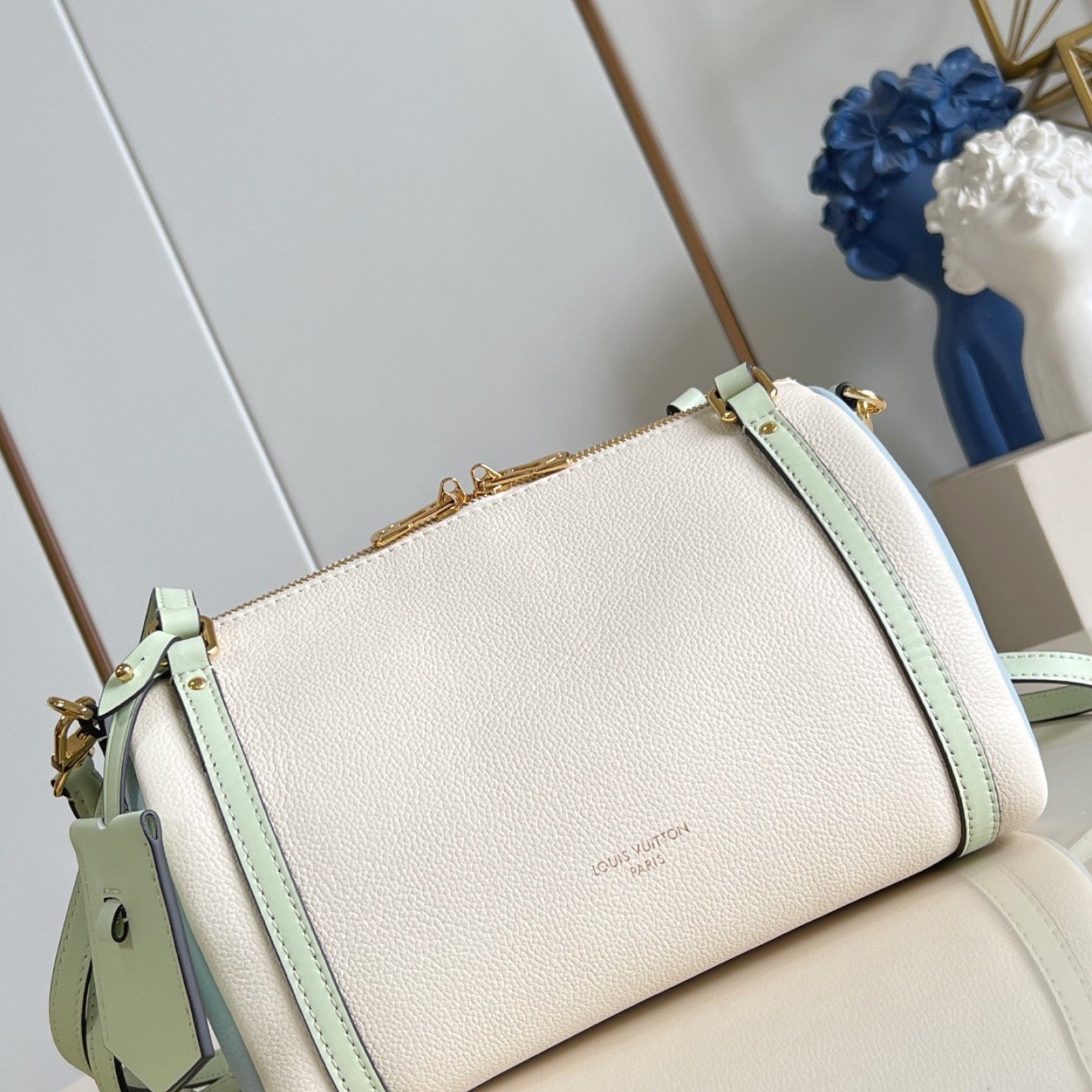 LV bag 180204 $242 USD