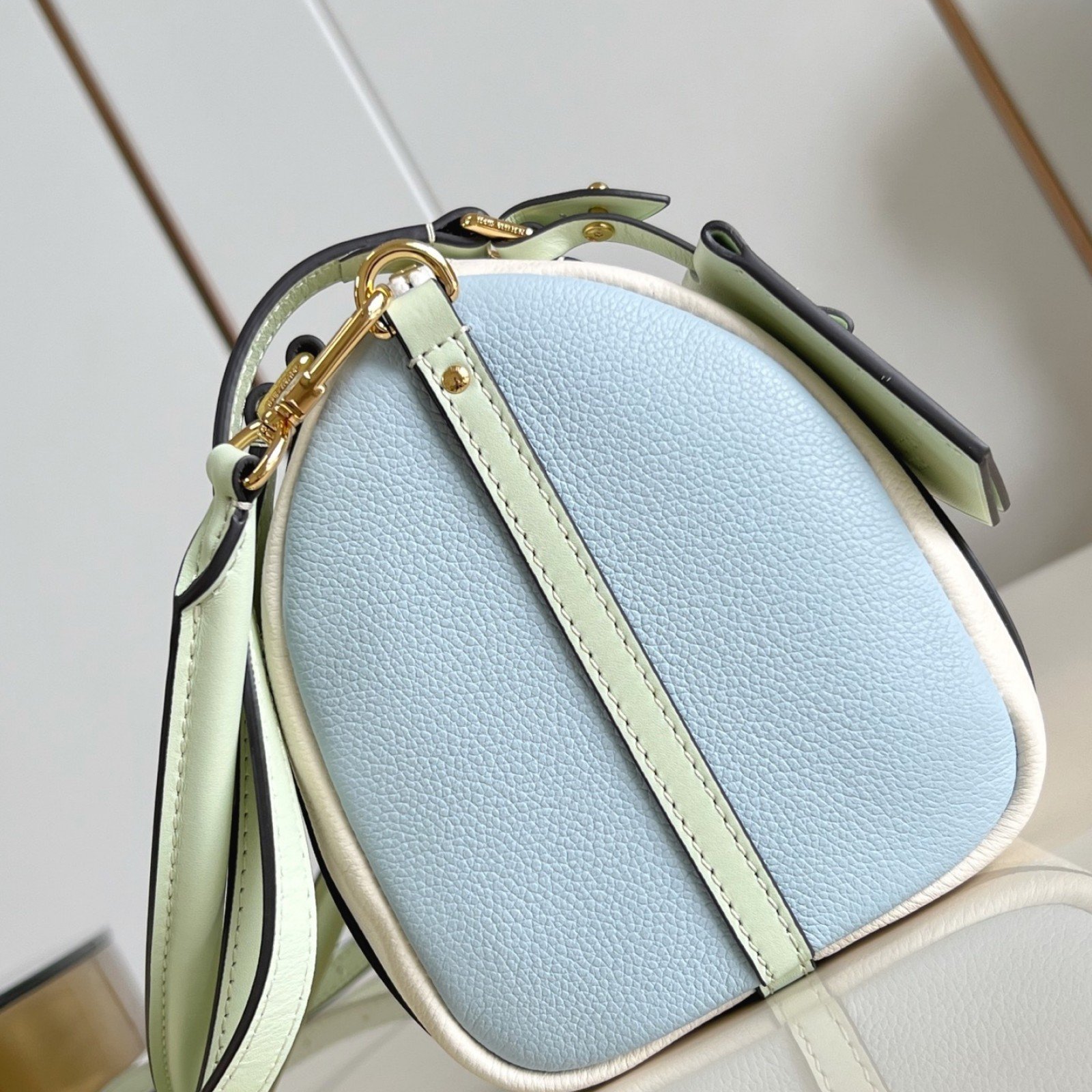 LV bag 180204 $242 USD