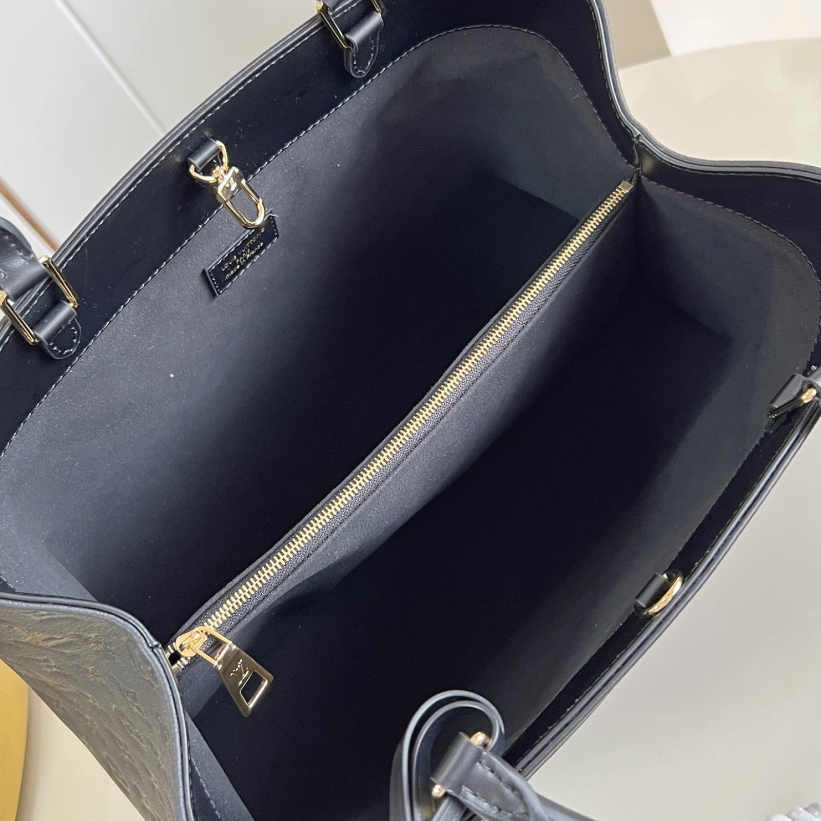 LV bag 180205 $288.75 USD