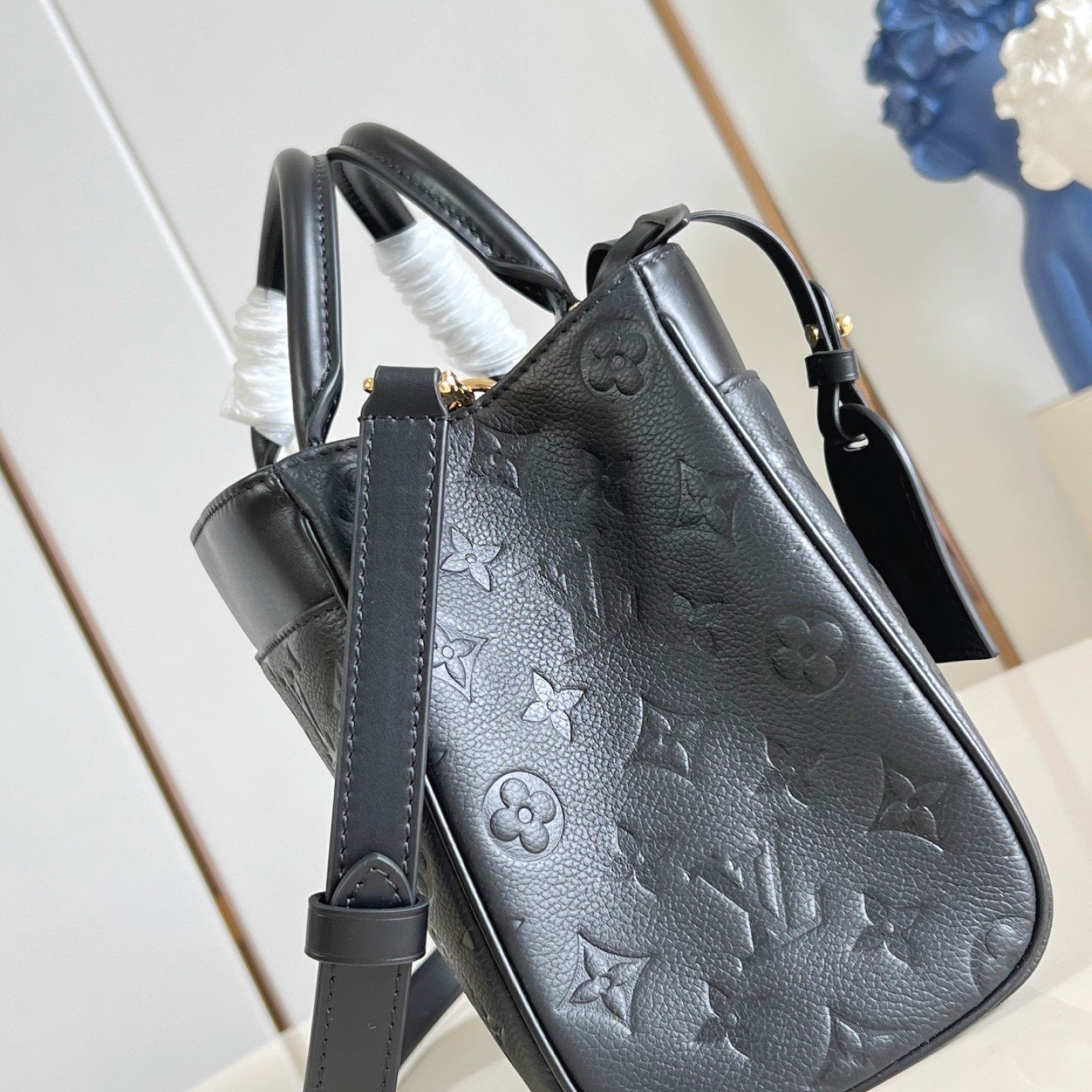LV bag 180206 $261.25 USD