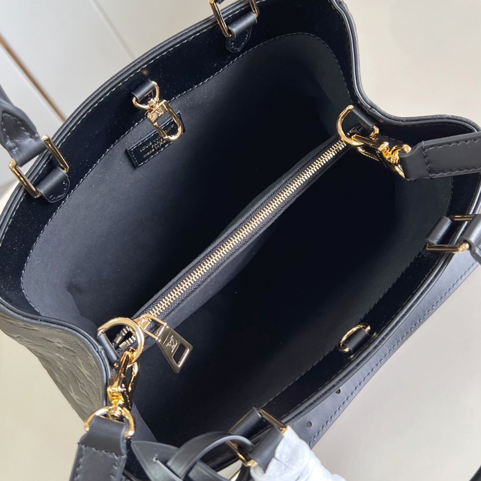 LV bag 180206 $261.25 USD