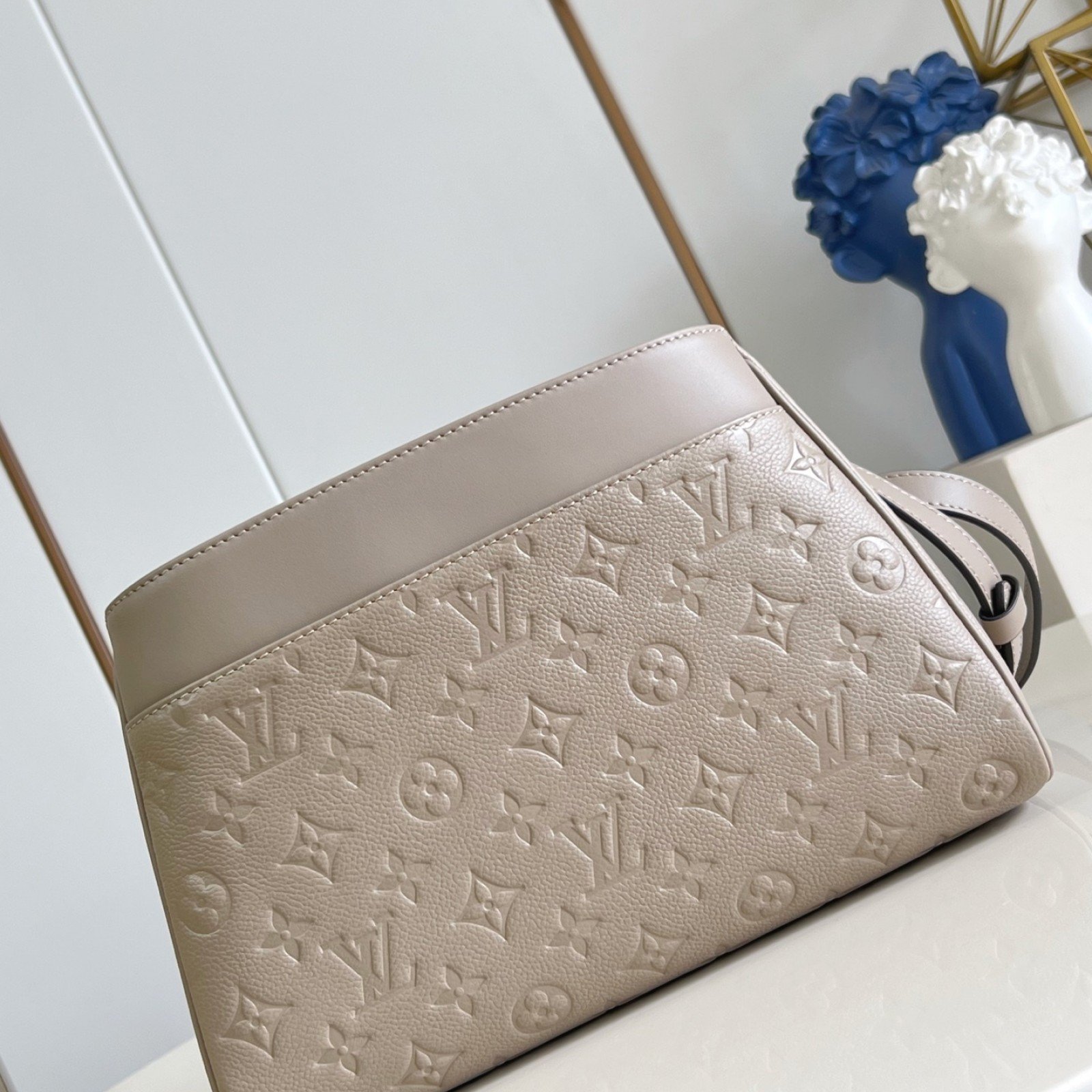 LV bag 180208 $261.25 USD