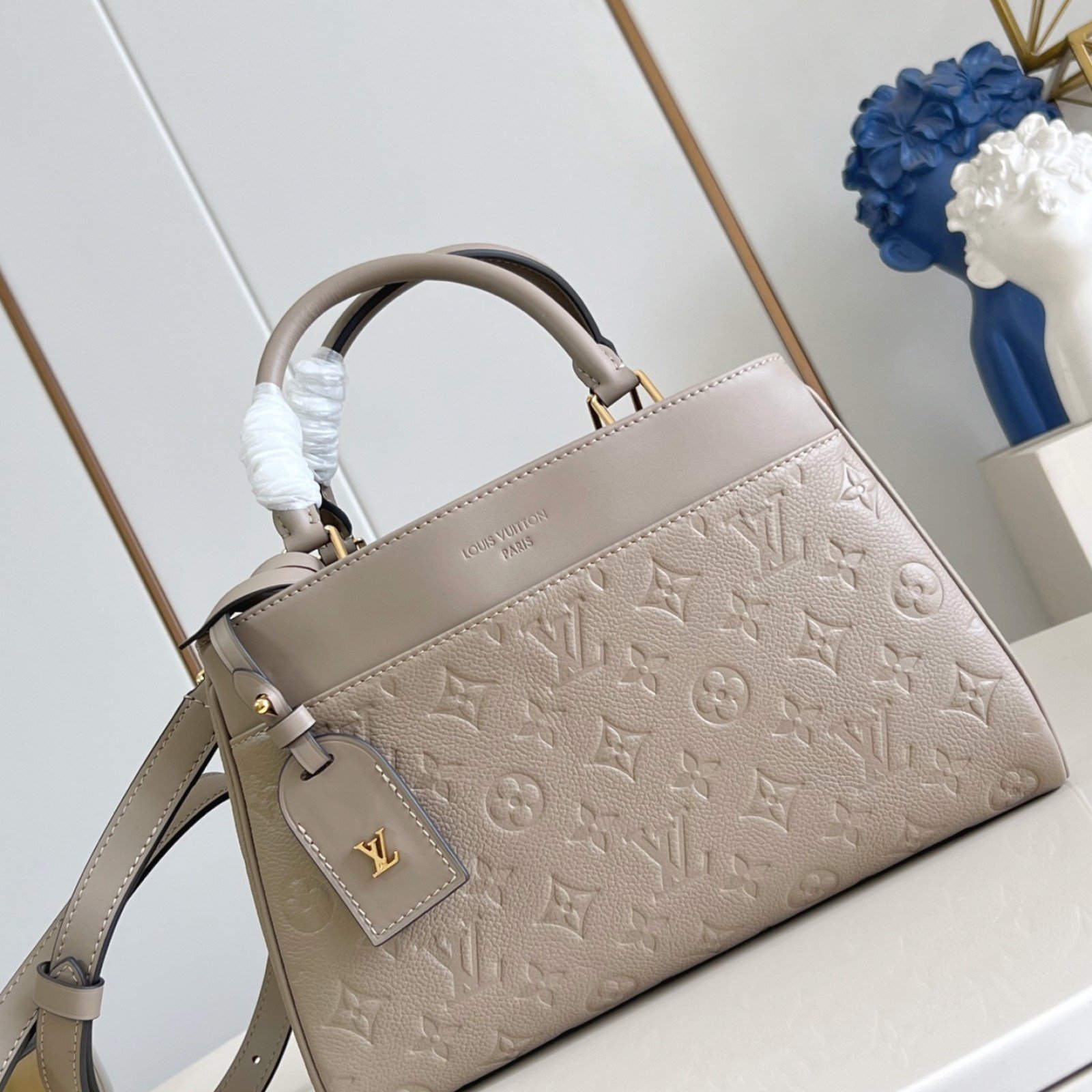 LV bag 180208 $261.25 USD
