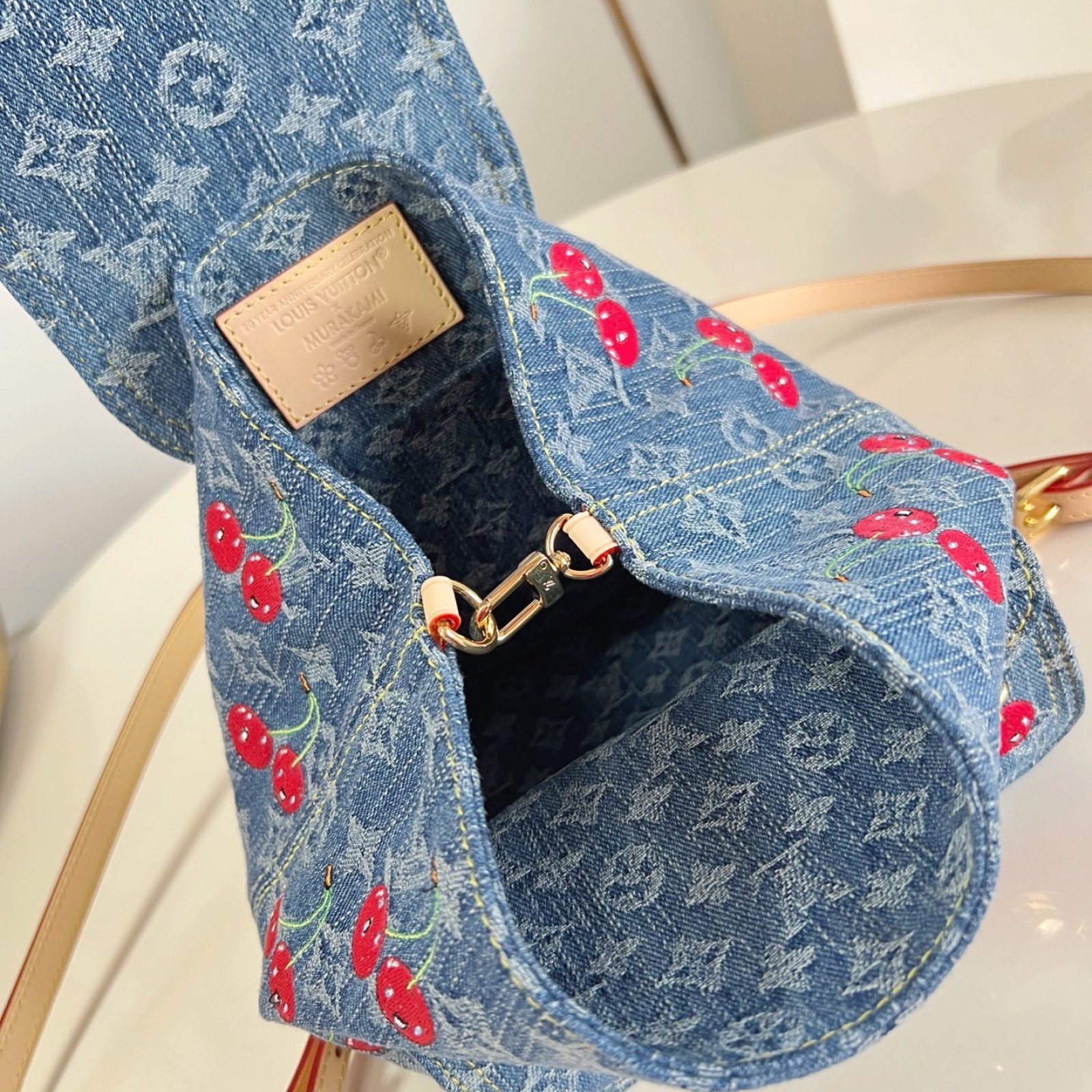 LV bag 180217 $233.75 USD