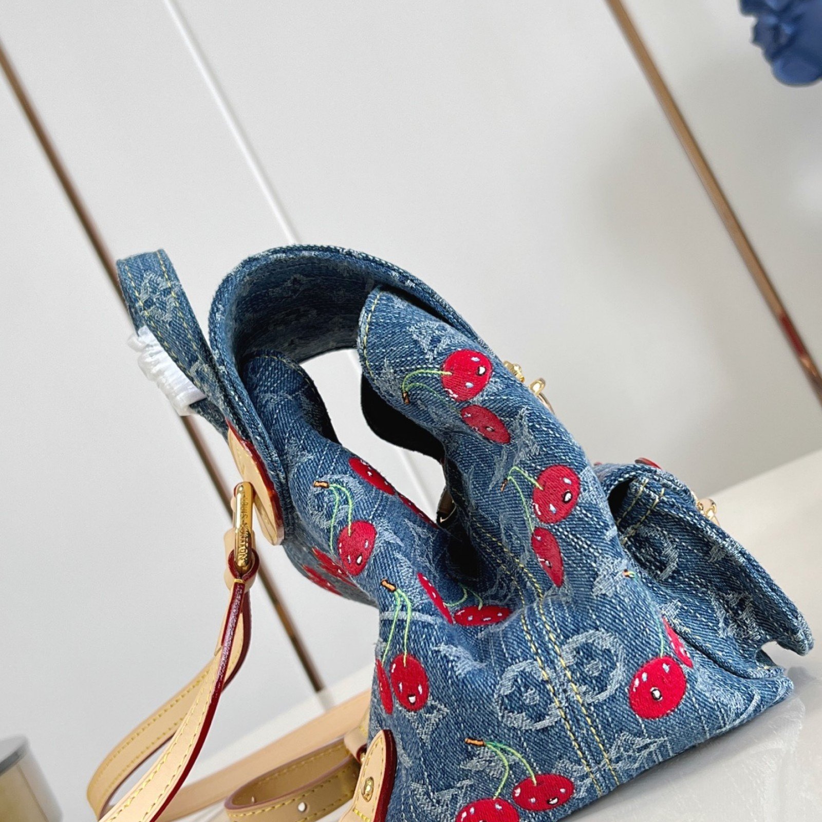 LV bag 180217 $233.75 USD