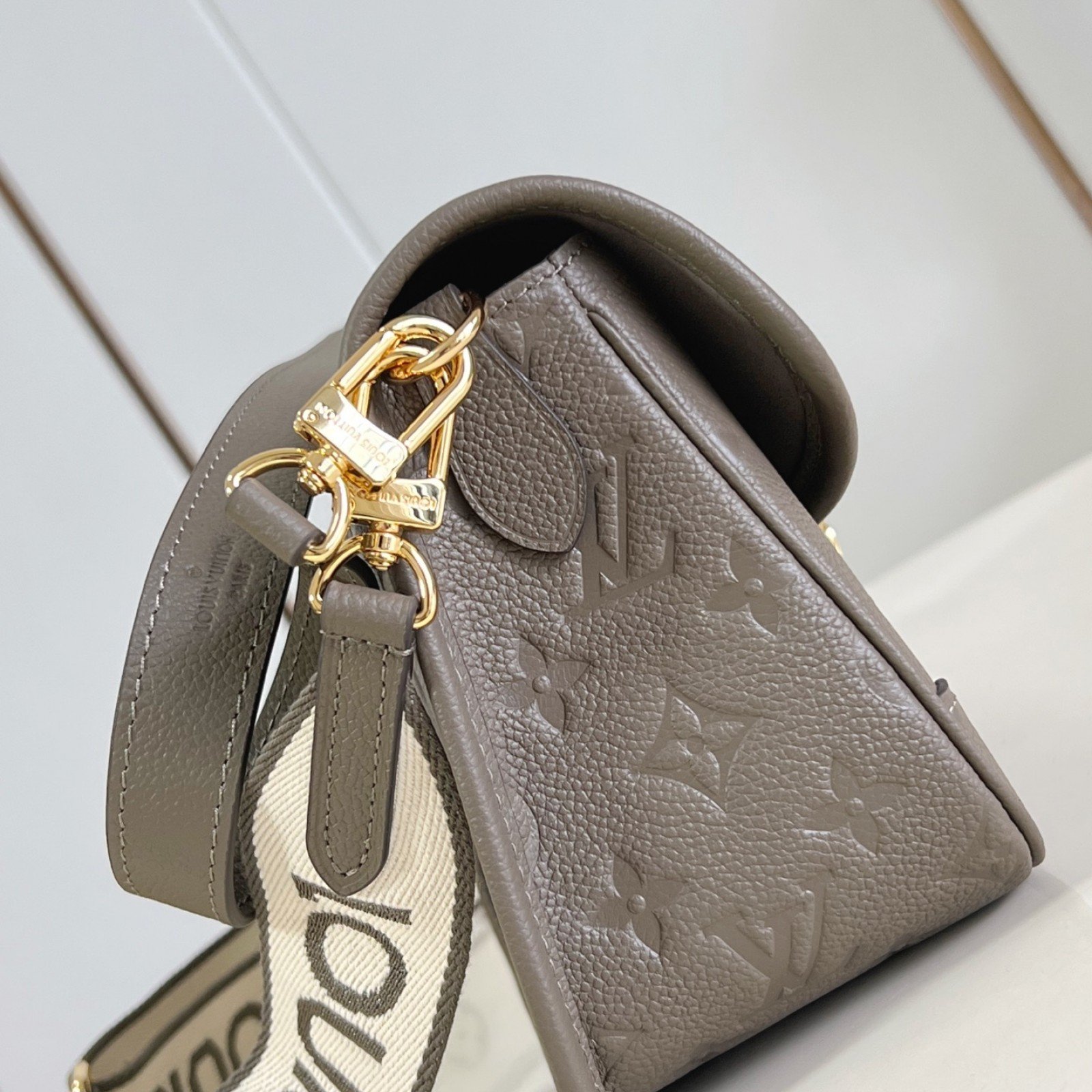 LV bag 180220 $250.25 USD