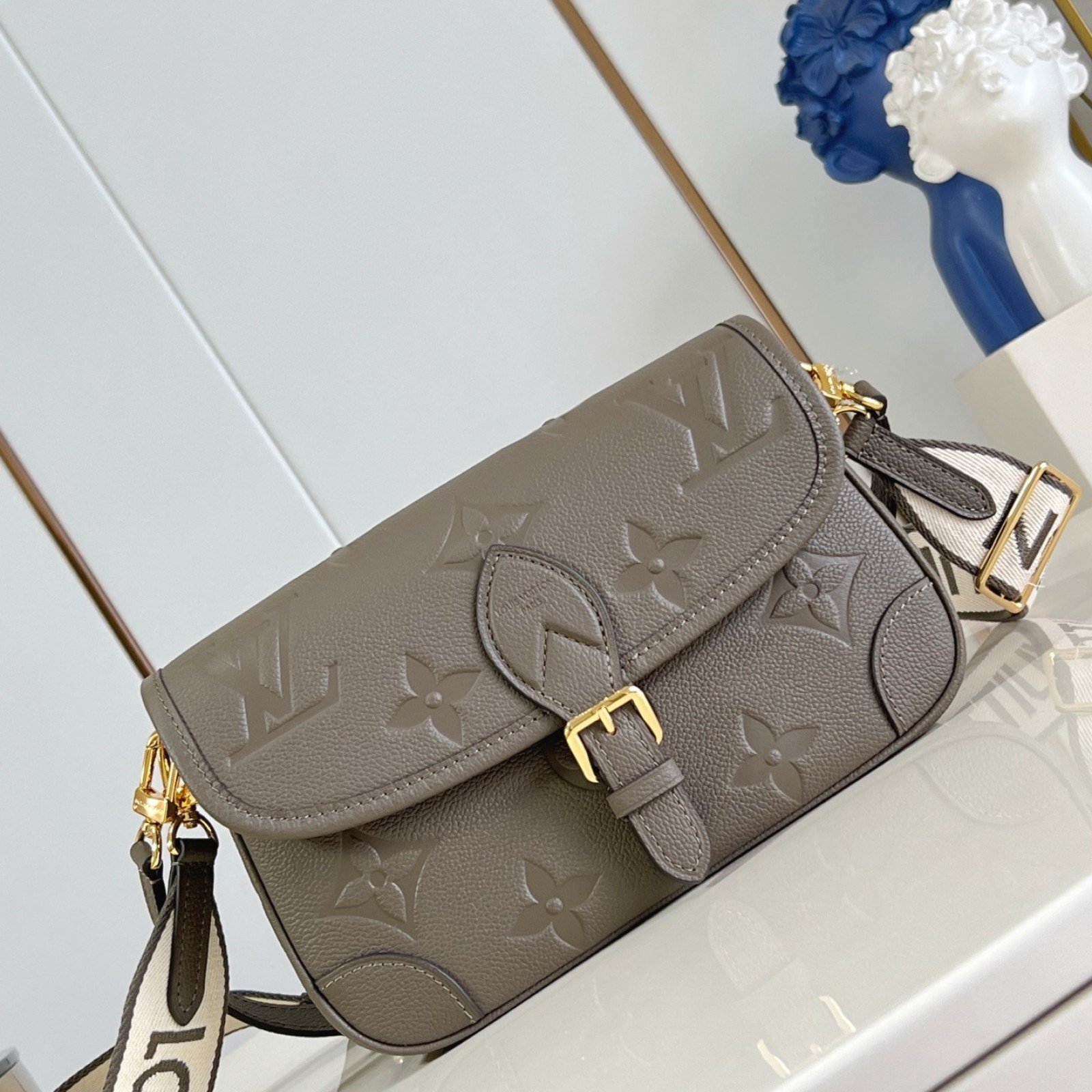 LV bag 180220 $250.25 USD