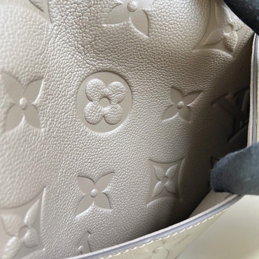 LV bag 180220 $250.25 USD
