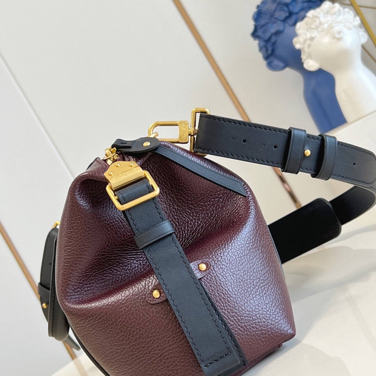 LV bag 180484 $305.25 USD