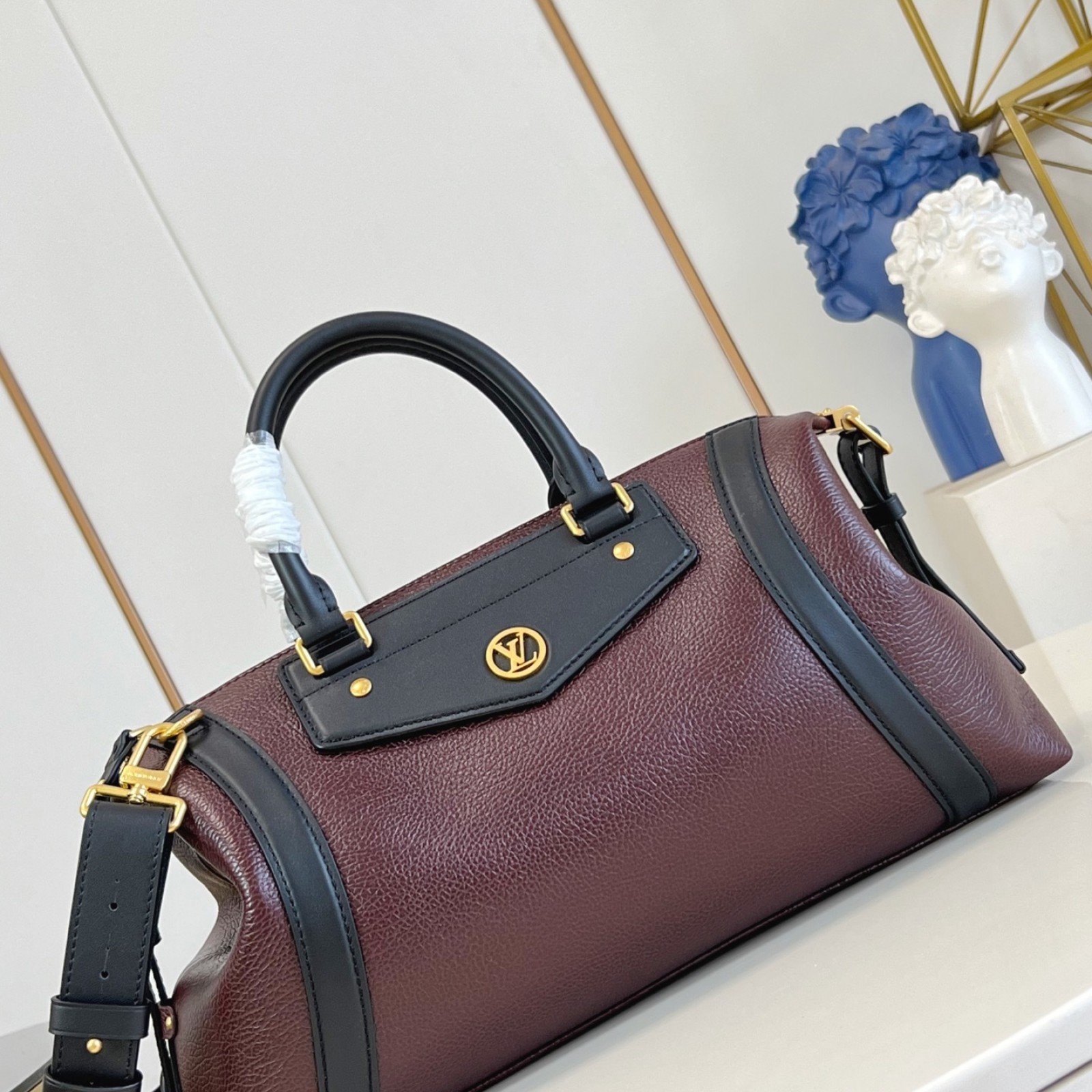 LV bag 180484 $305.25 USD