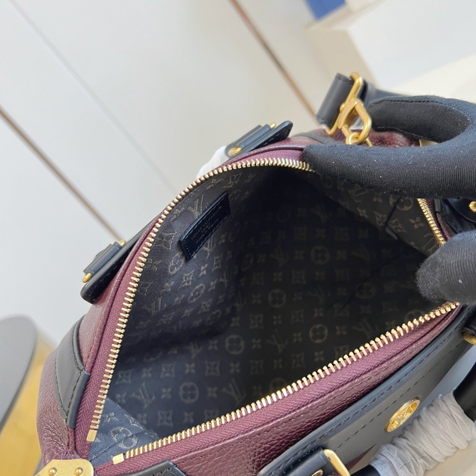LV bag 180485 $294.25 USD