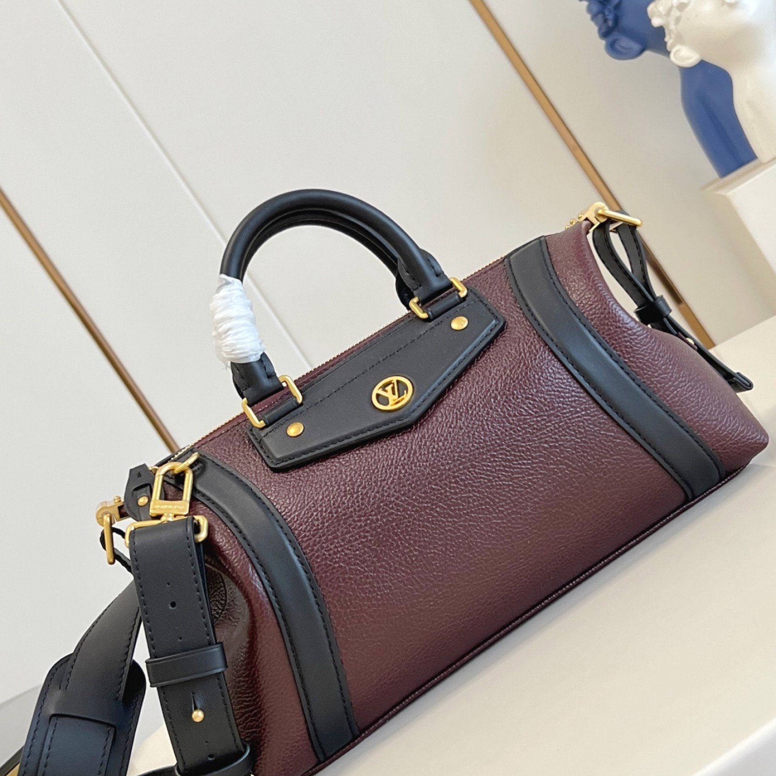 LV bag 180485 $294.25 USD