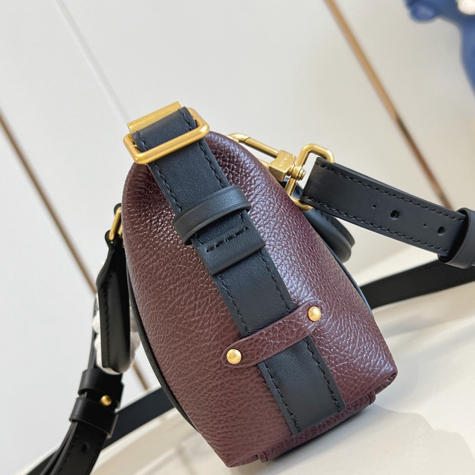 LV bag 180486 $255.75 USD