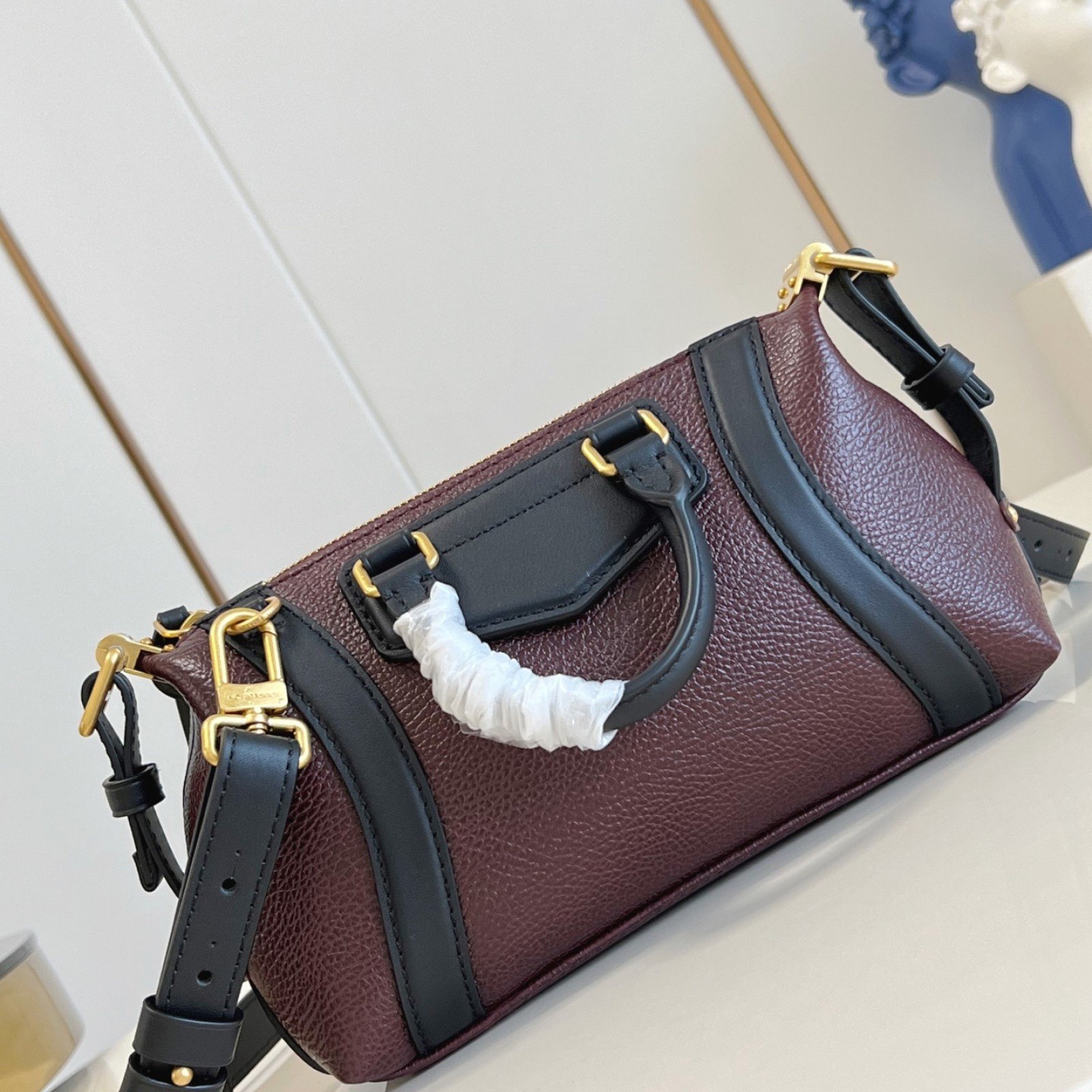 LV bag 180486 $255.75 USD