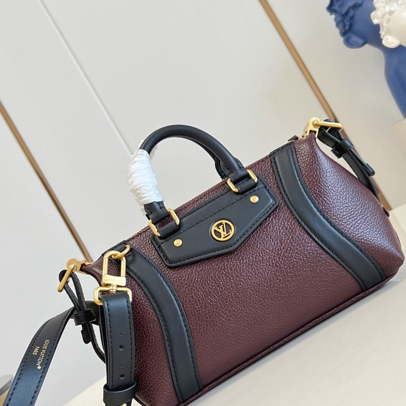 LV bag 180486 $255.75 USD