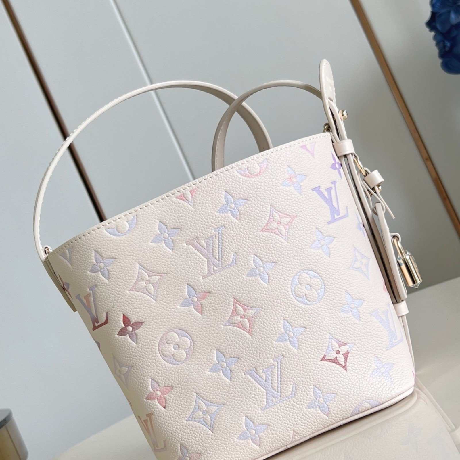 LV bag 180491 $255.75 USD