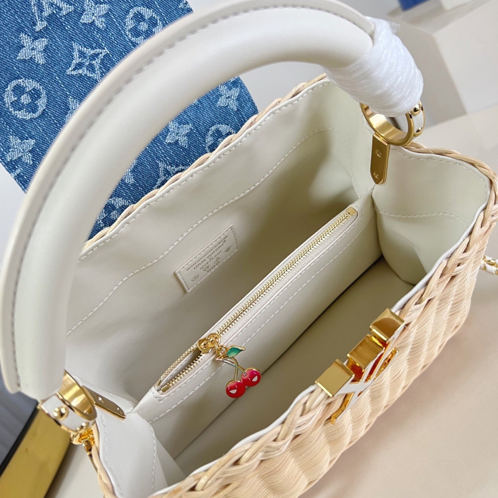 LV bag 180497 $385 USD
