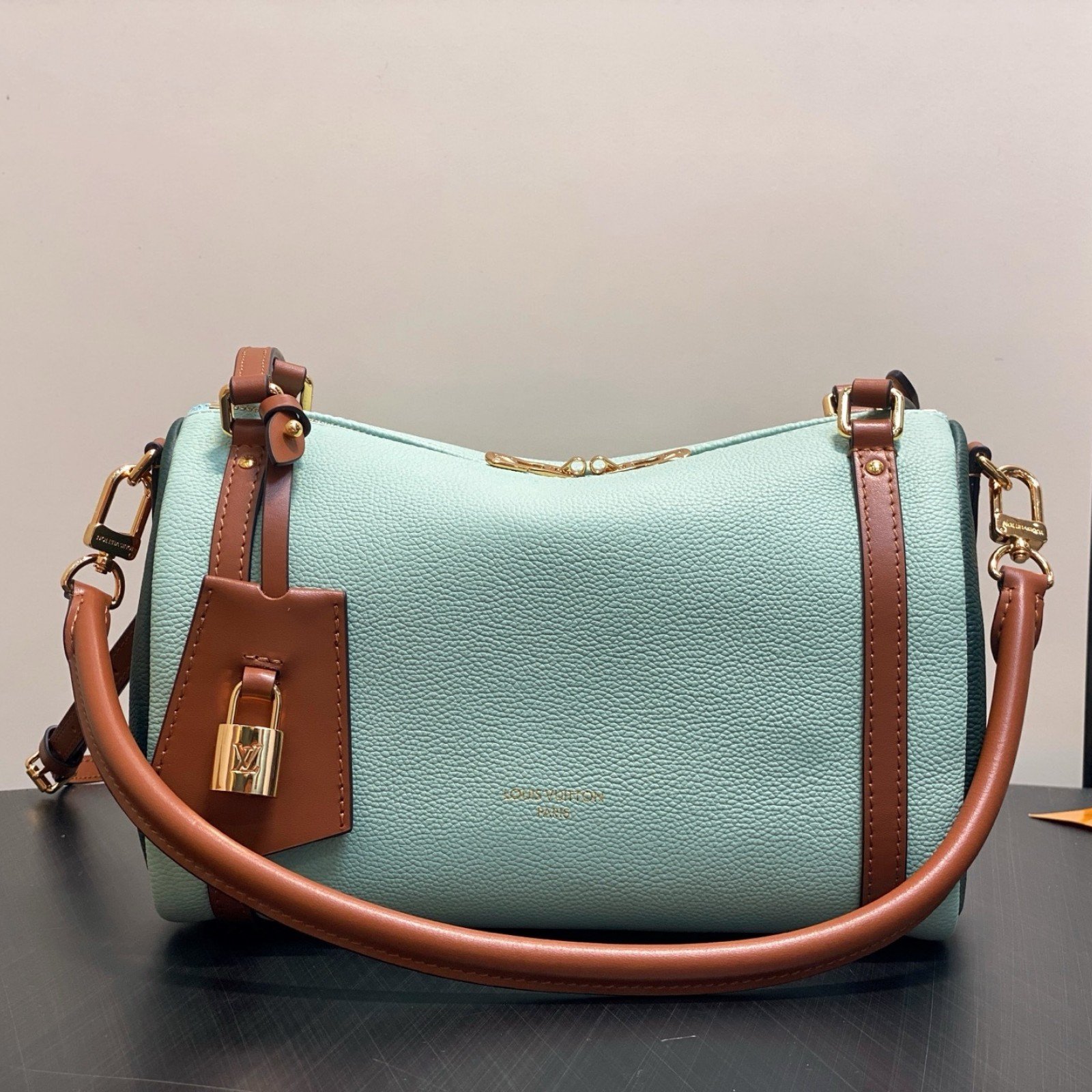 LV bag 180508 $214.5 USD