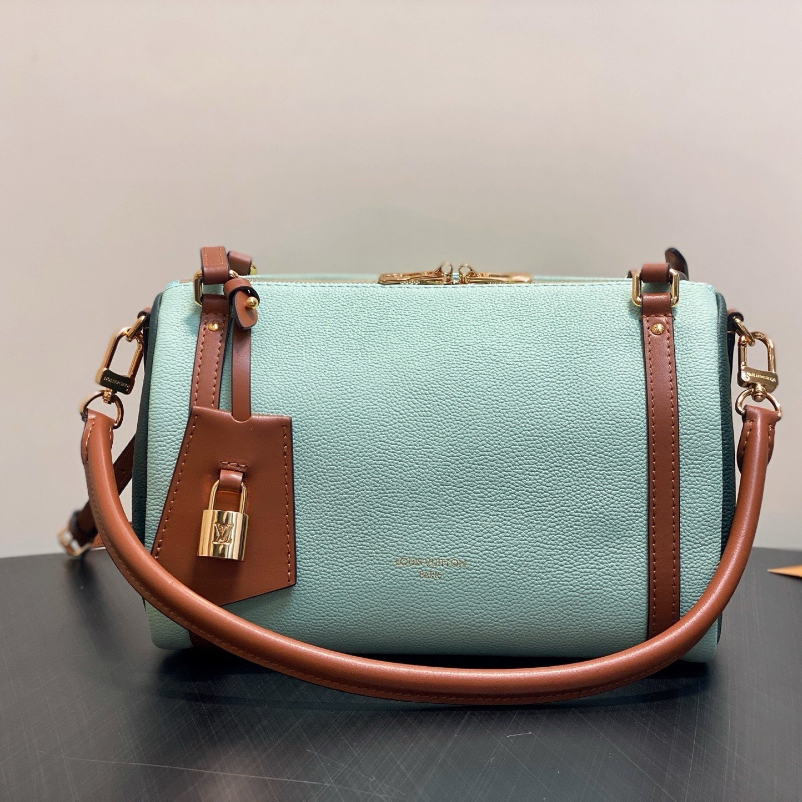LV bag 180508 $214.5 USD