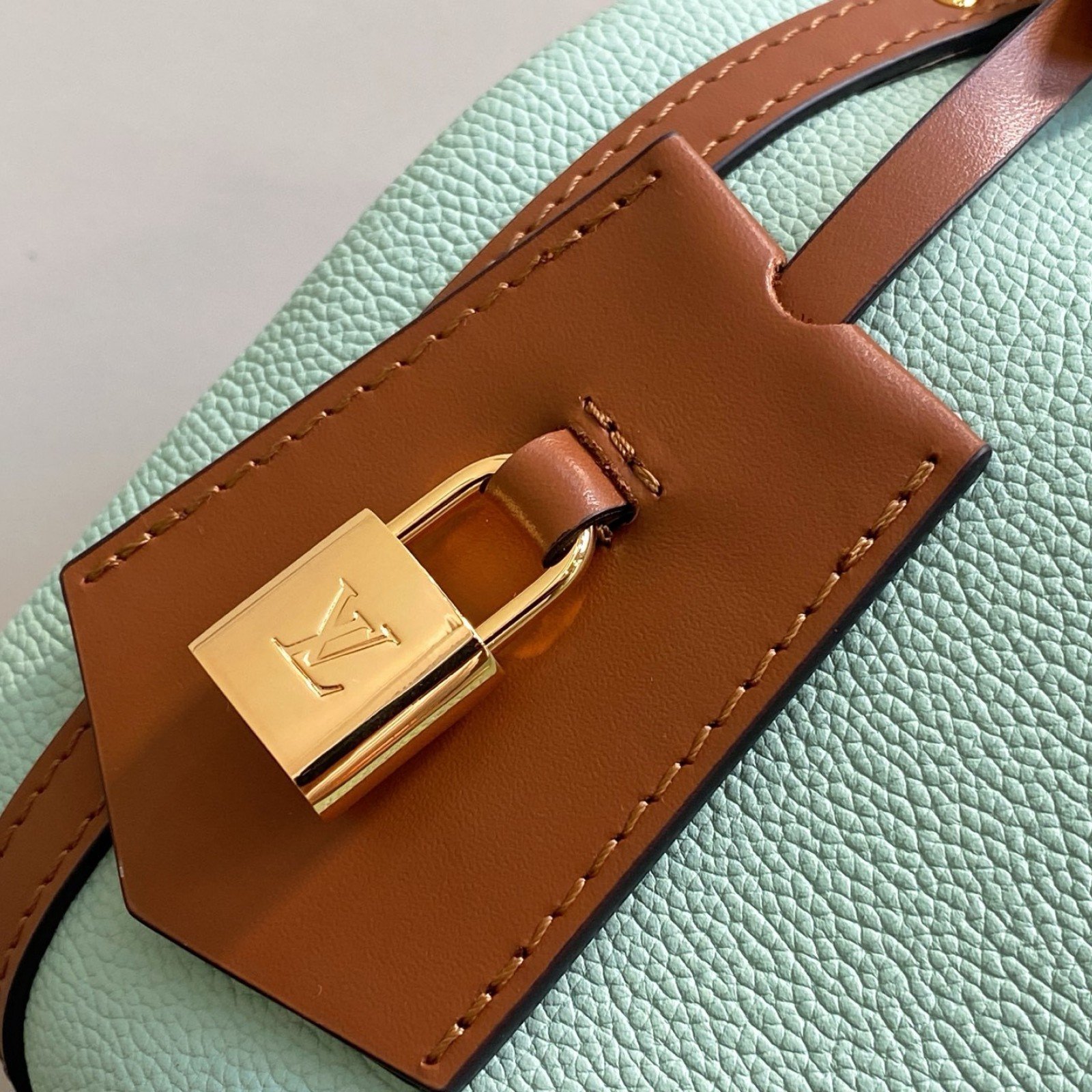 LV bag 180508 $214.5 USD