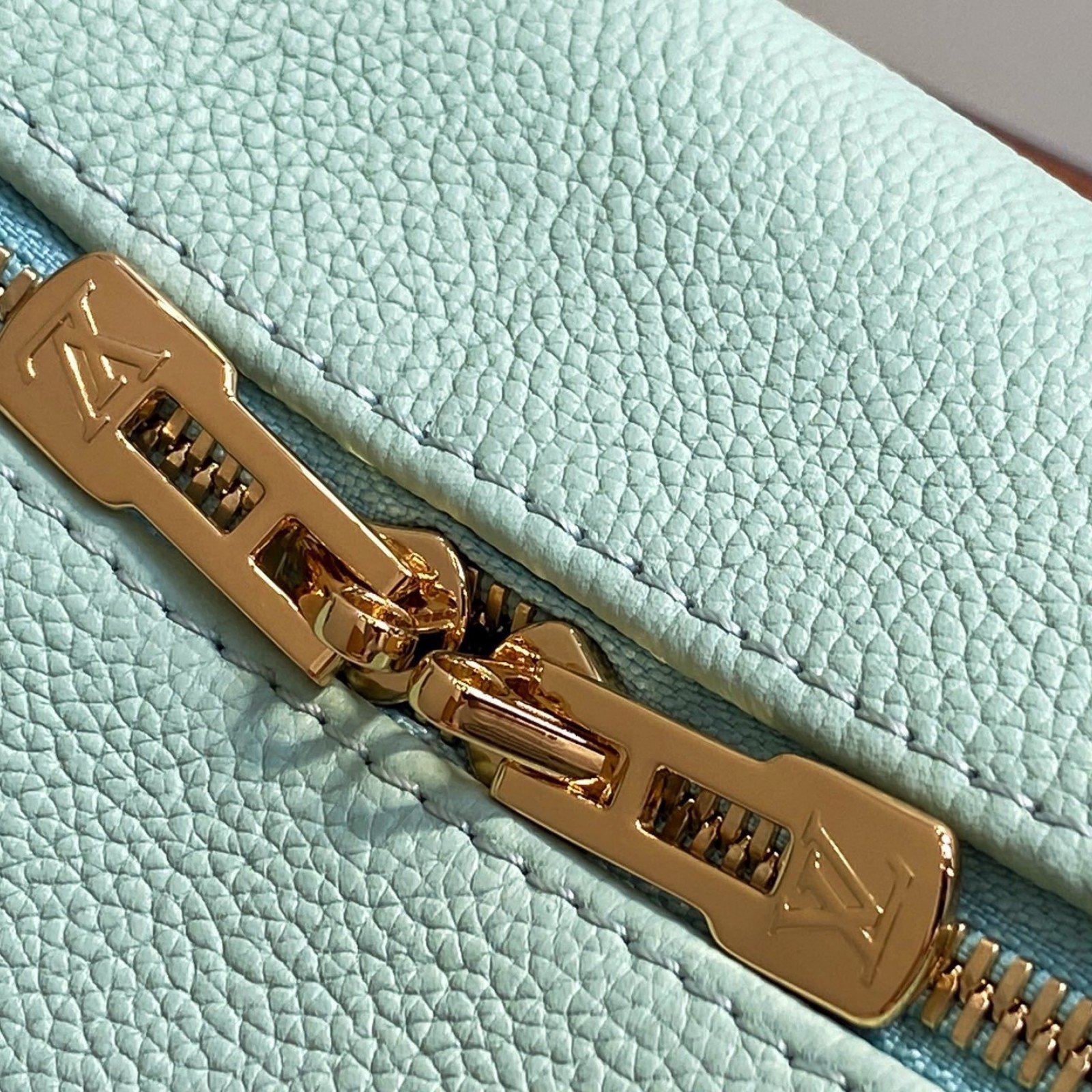 LV bag 180508 $214.5 USD