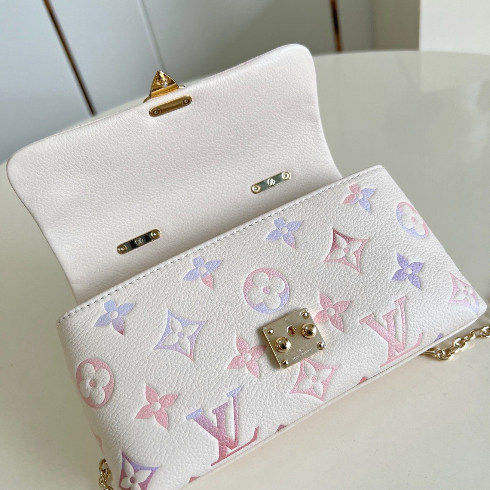 LV bag 180521 $214.5 USD