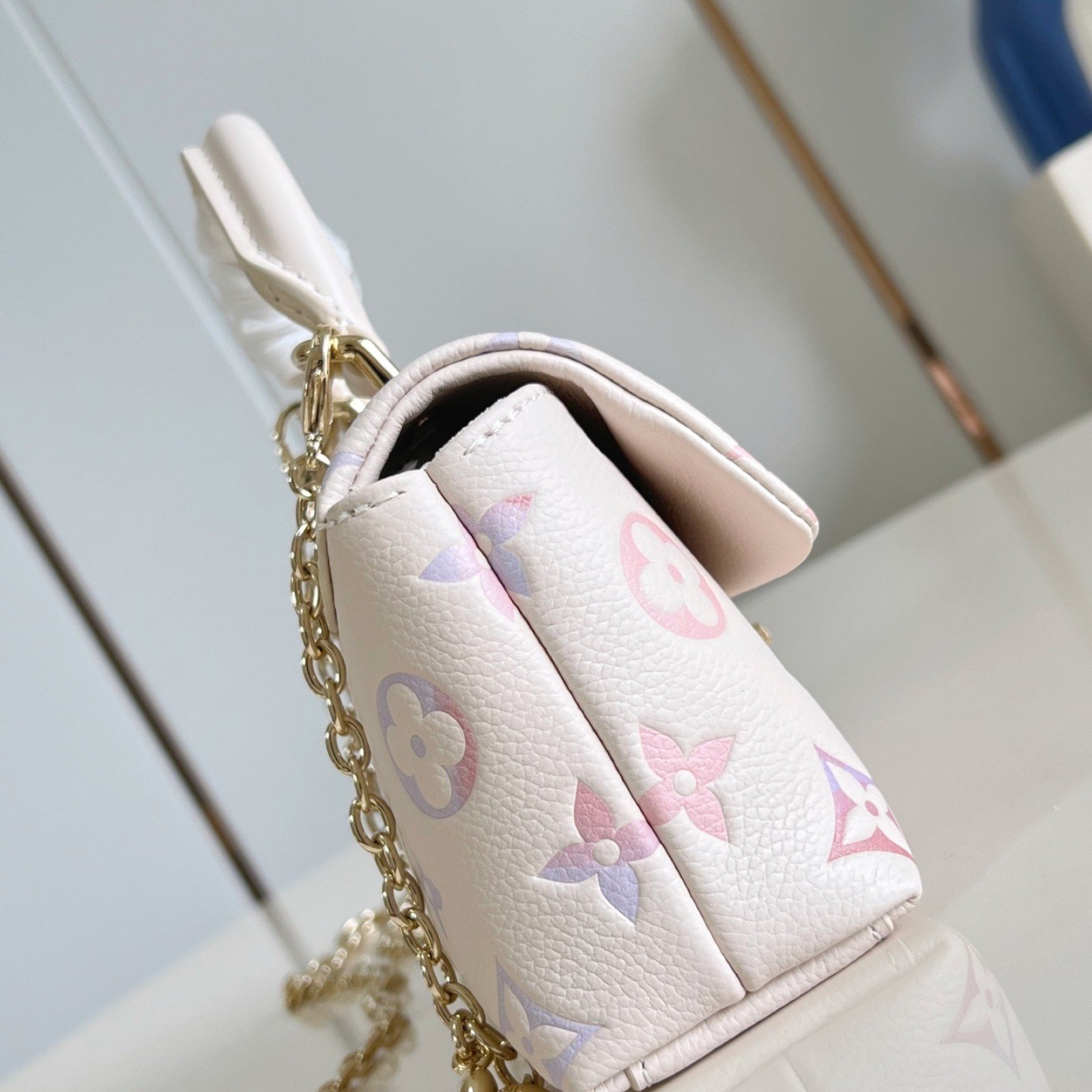 LV bag 180521 $214.5 USD