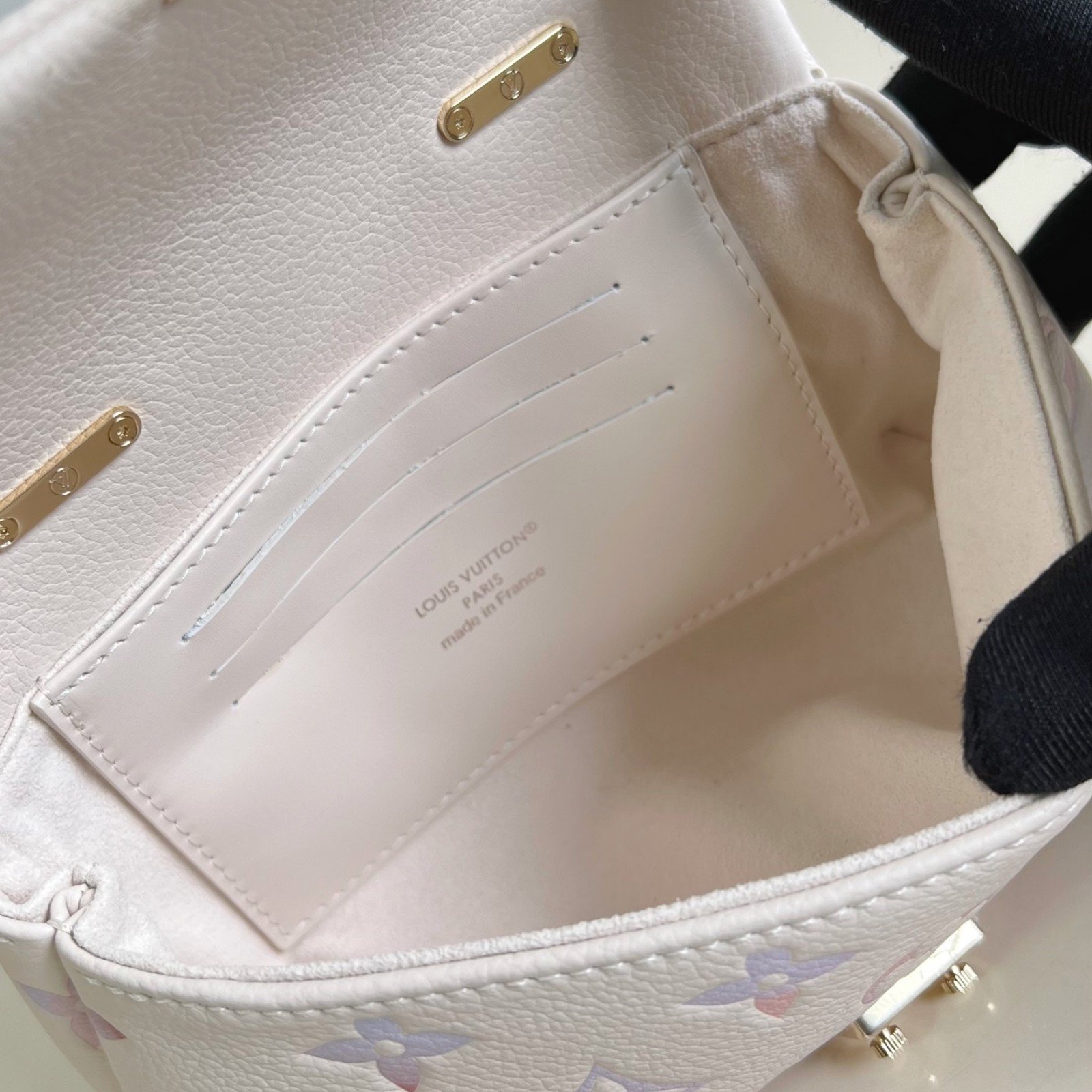LV bag 180521 $214.5 USD