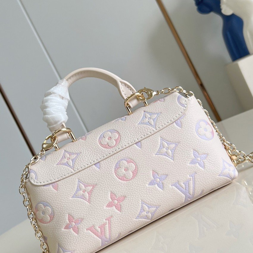 LV bag 180521 $214.5 USD