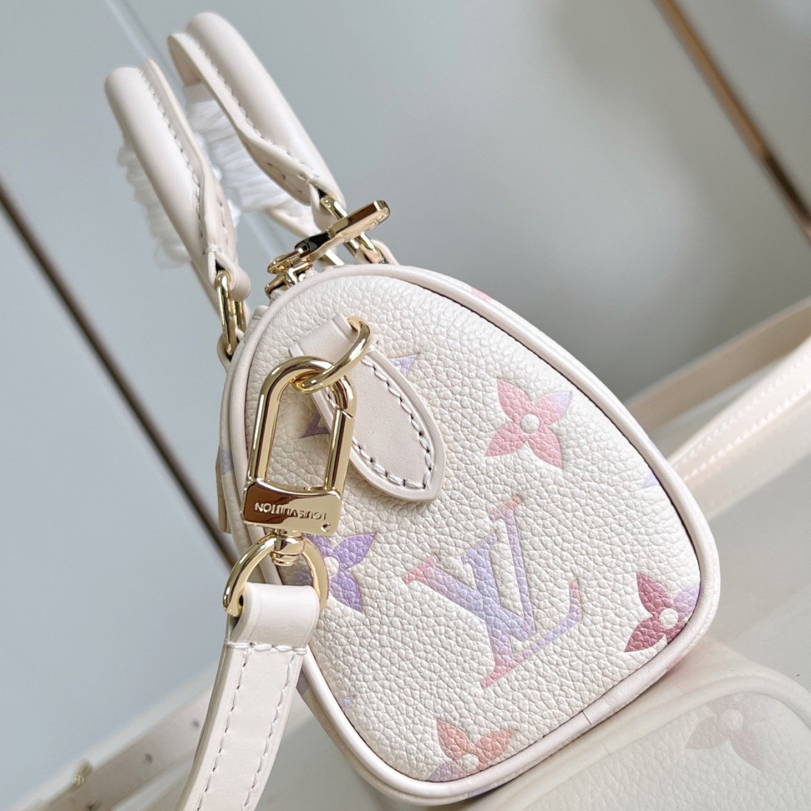 LV bag 180522 $189.75 USD
