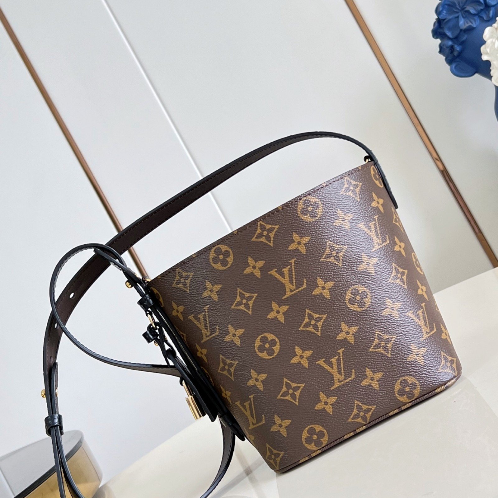 LV bag 216531 $203.5 USD