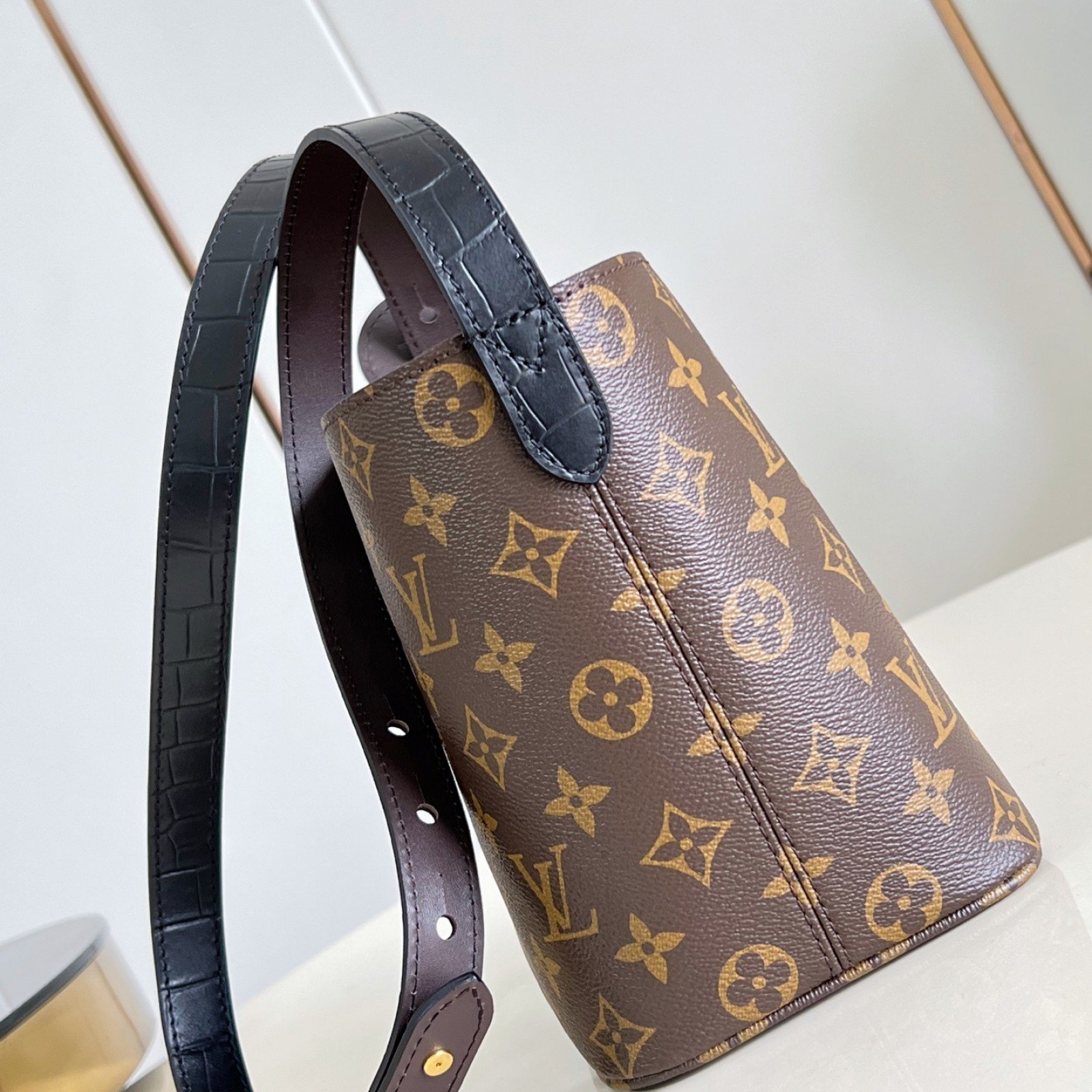 LV bag 216531 $203.5 USD